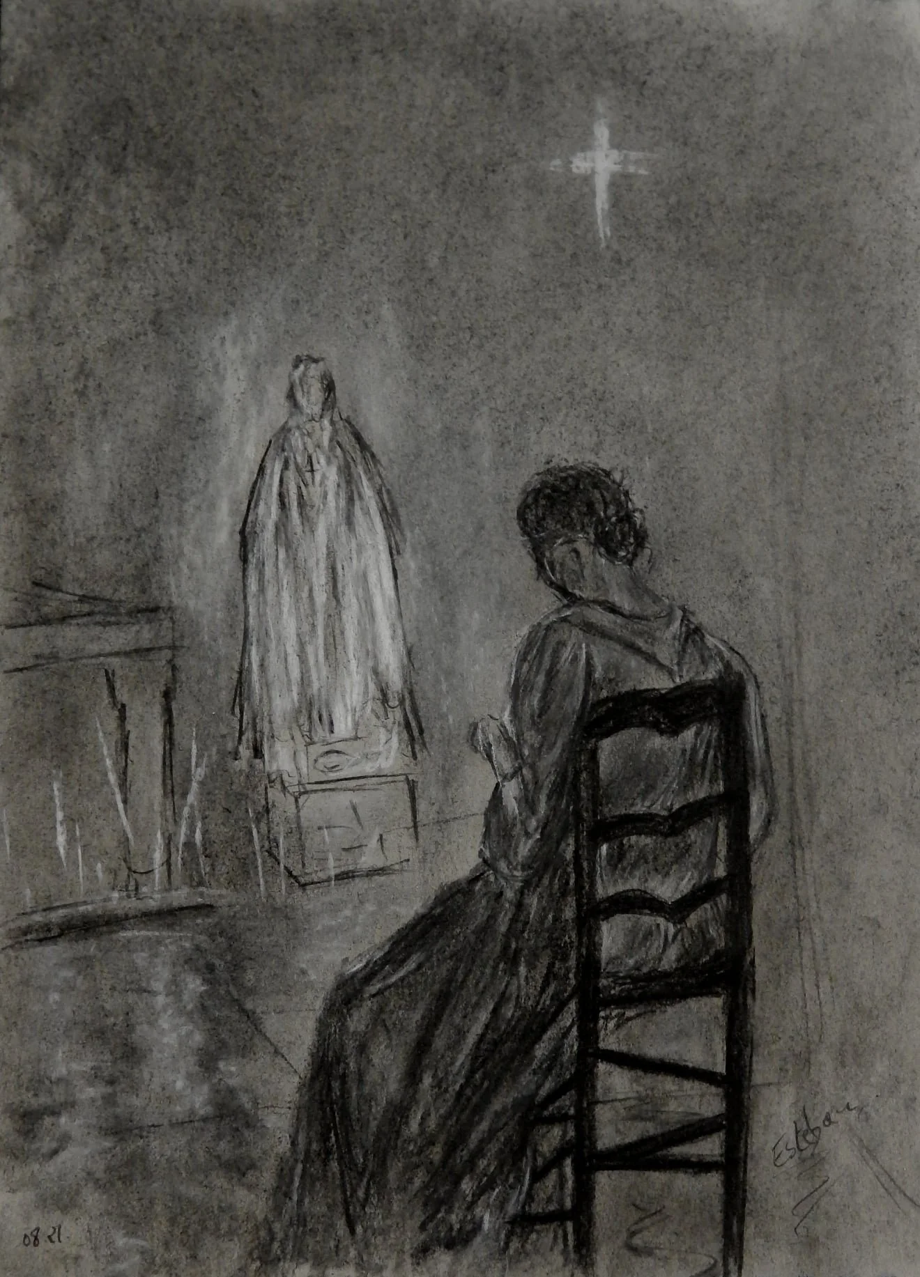 Dessin au fusain et à la pierre noire intitulé 'La prière d'une mère', représentant une femme priant devant une statue, par Esteban Martorell.