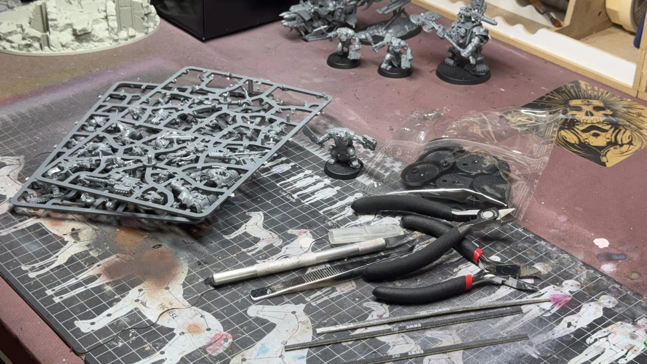 montage figurines ork plastique