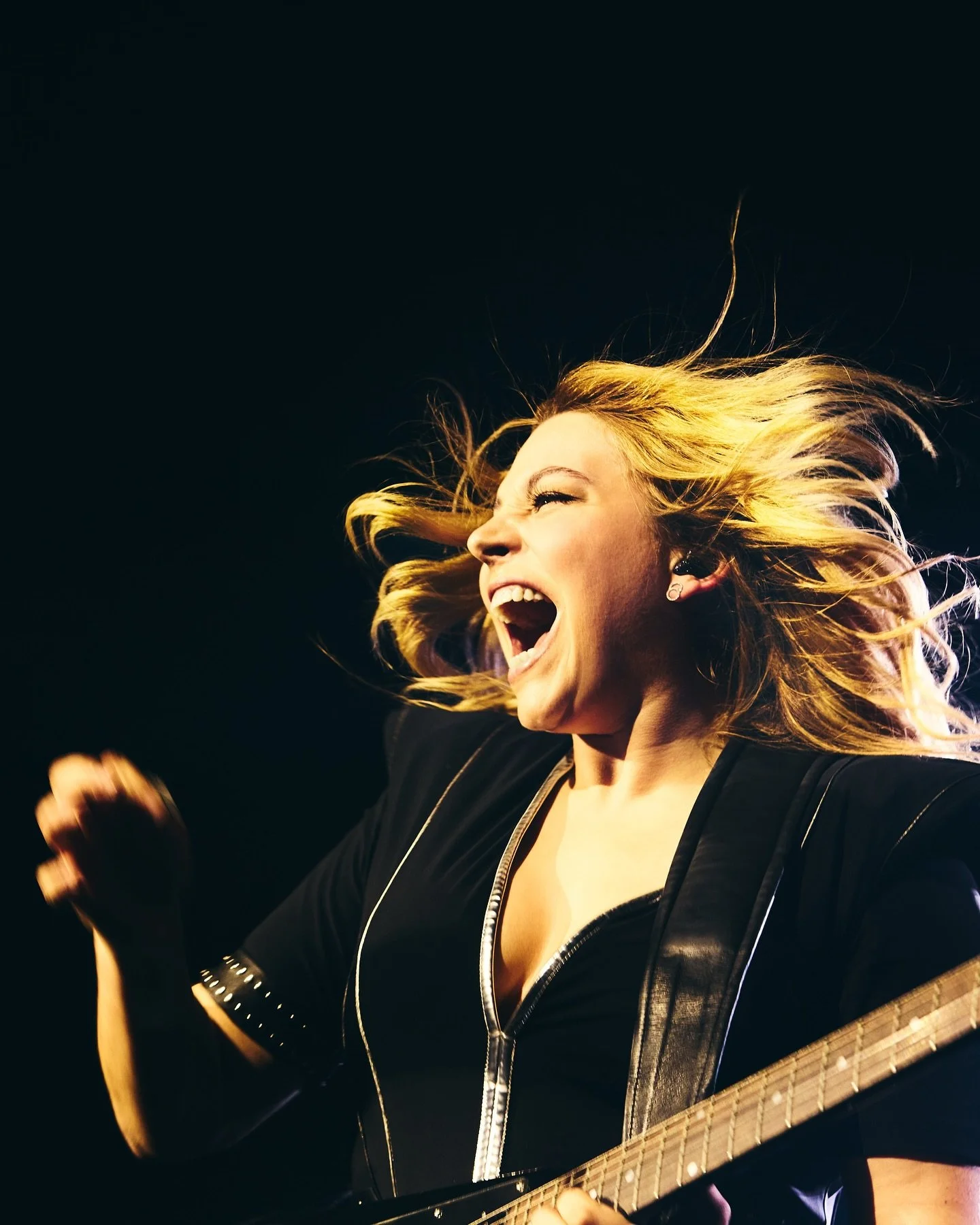 Santa triomphe à Forest National, nouvelle date le 7 mars 2026 🔥