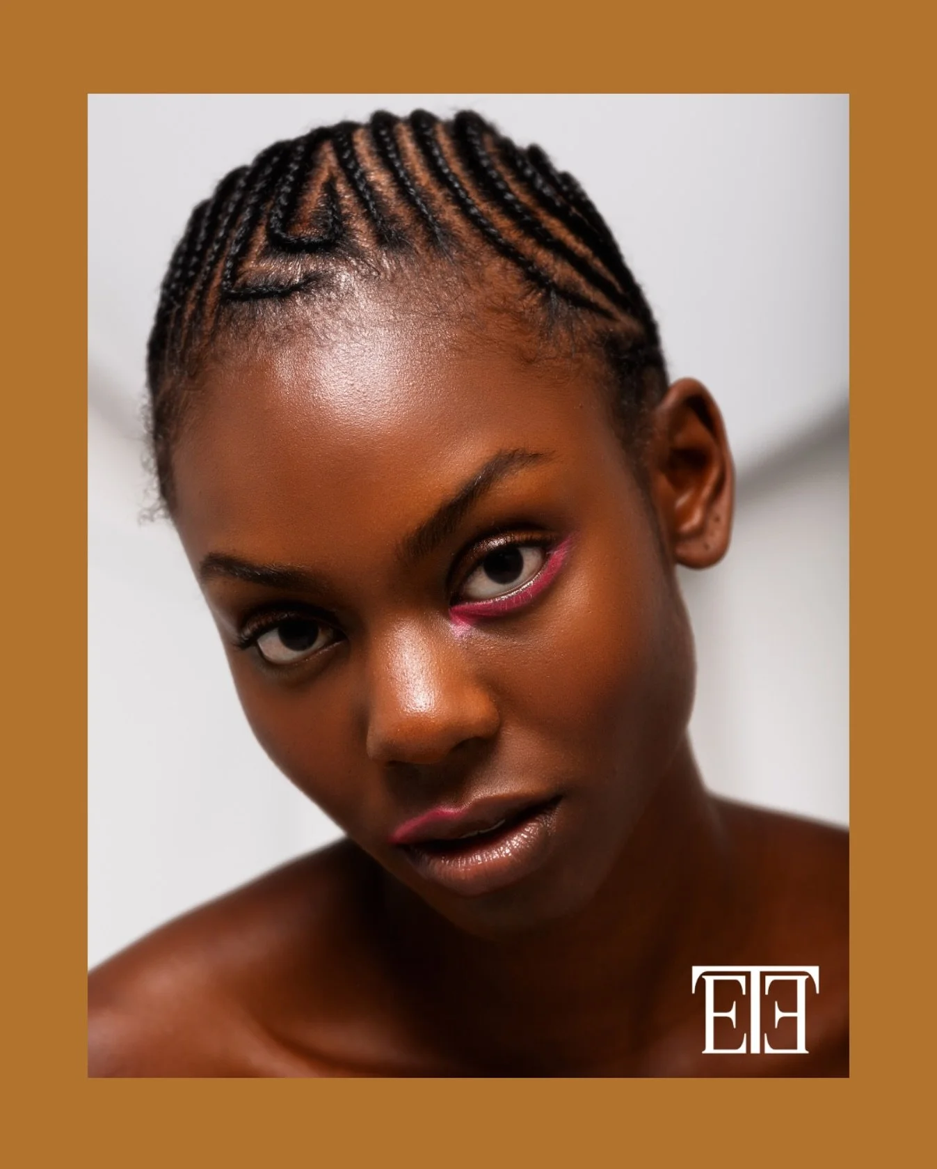 Tresse &Eacute;lite s&rsquo;adresse aux femmes qui savent ce qu&rsquo;elles veulent.

Notre service s&rsquo;adapte &agrave; votre rythme, pas l&rsquo;inverse.

Votre exigence n&rsquo;est pas un obstacle. C&rsquo;est notre point de d&eacute;part. 🪮
