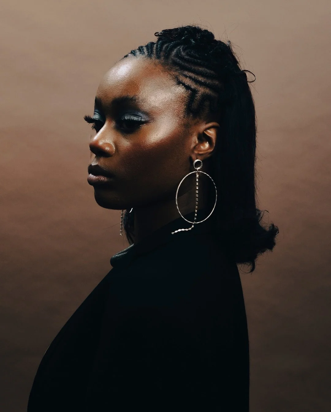 Quelles prestations propose Tresse &Eacute;lite ?
Nous sommes un service sp&eacute;cialis&eacute; en tressage &agrave; domicile haut de gamme.
Boho braids, knotless braids, cornrows, fulani, twists&hellip;

Chaque coiffure est r&eacute;alis&eacute;e 