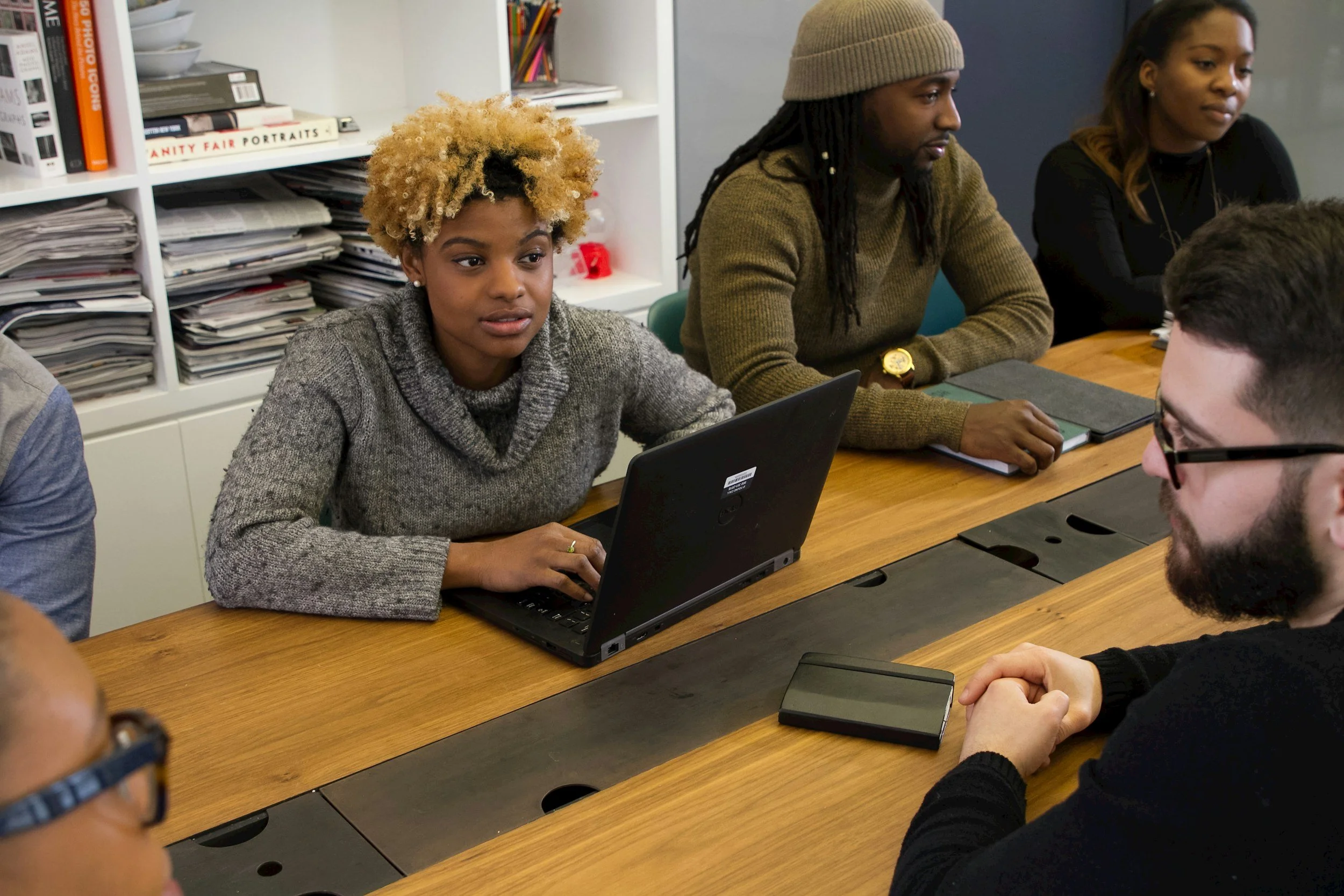 Comme le montre cette interaction directe, notre mission est de fournir un soutien numérique humain et sur mesure. Nous nous engageons à guider chaque résident ou nouvel arrivant francophone avec patience et expertise