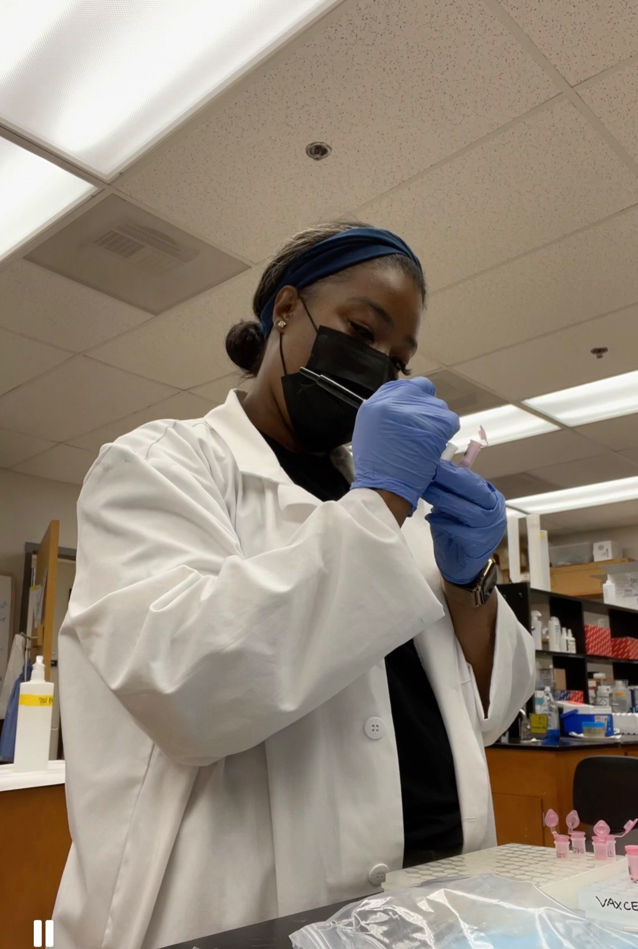 This moment captures the beginning stages of our founder's published research "Elevated levels of exogenous prolactin promote inflammation at the maternal-fetal interface via the JAK2/STAT5B signaling axis" in Frontiers journal. Through careful labor