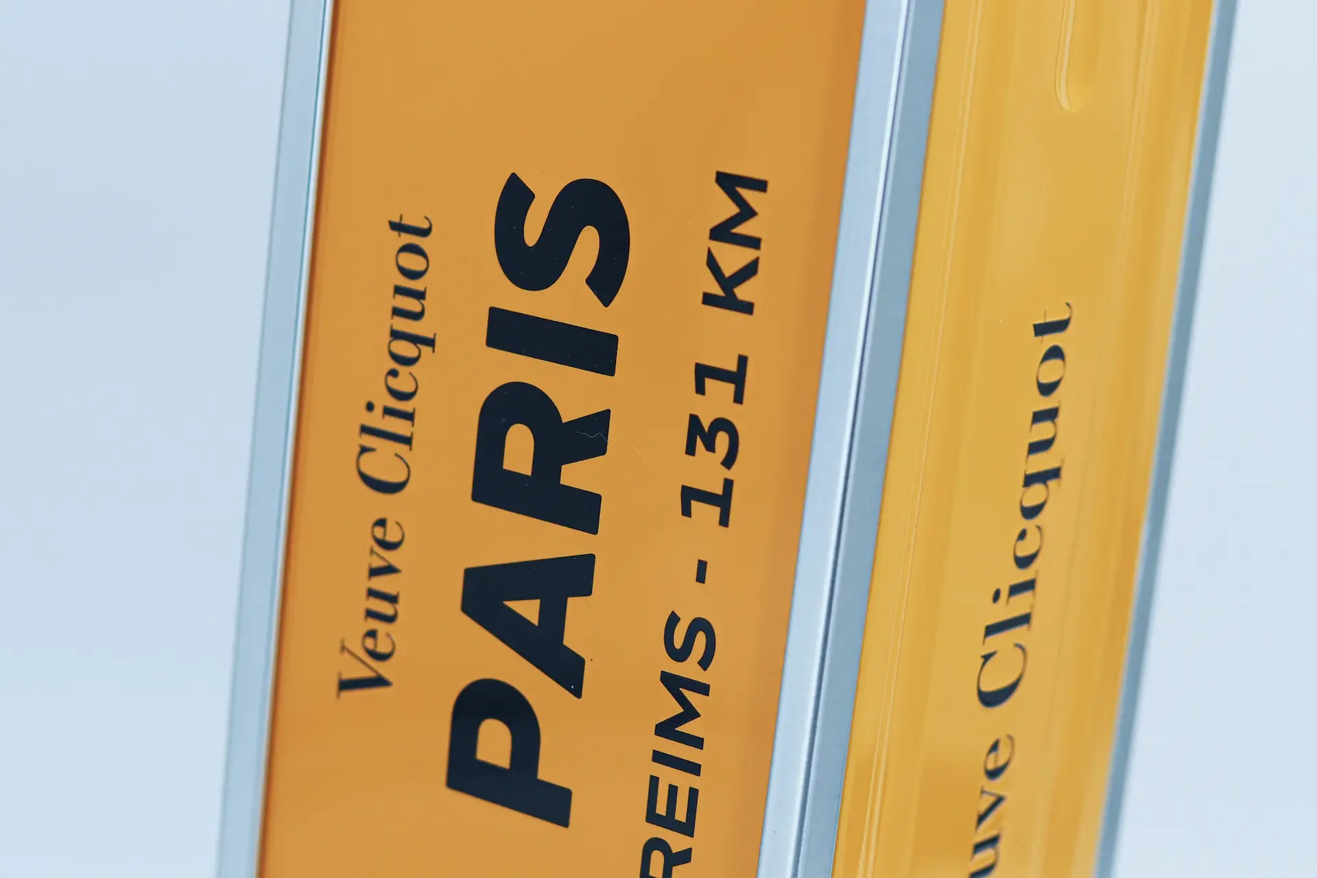 VEUVE CLICQUOT - Coffret Arrow -5.webp