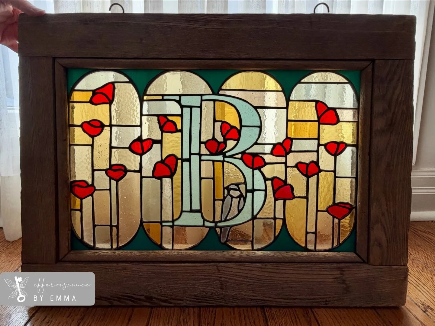 This gorgeous piece found its forever home and I am so happy it will be loved and seen daily:)

#stainedglass#customstainedglass#suncatcher