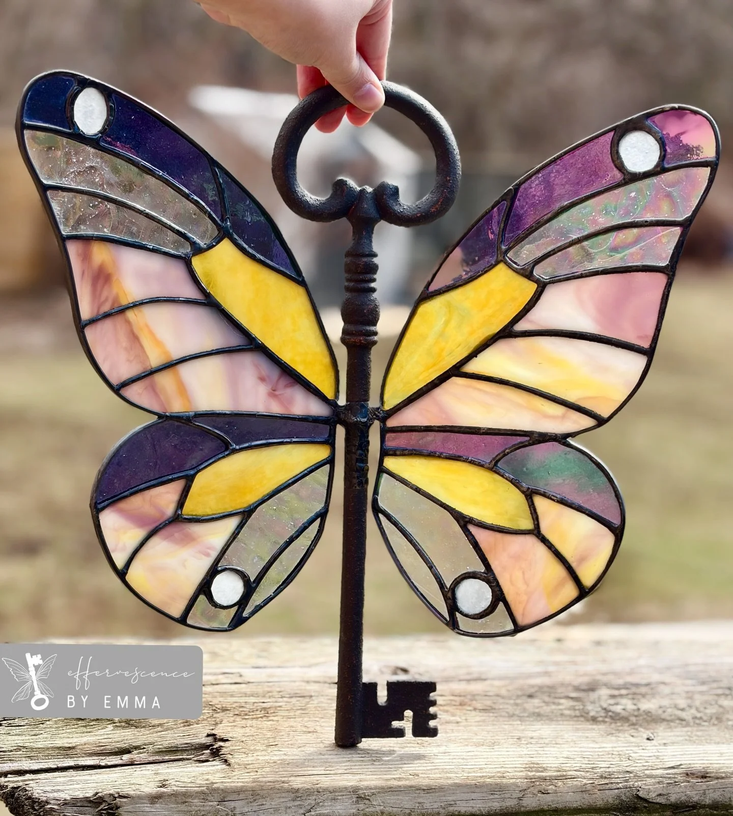 And she is done✨ this piece turned out so beautifully and the way the glass changes all kinds of colours in different lighting is incredible! I have 2 more keys in this size that I have big plans for! She will be available for purchase at my market a