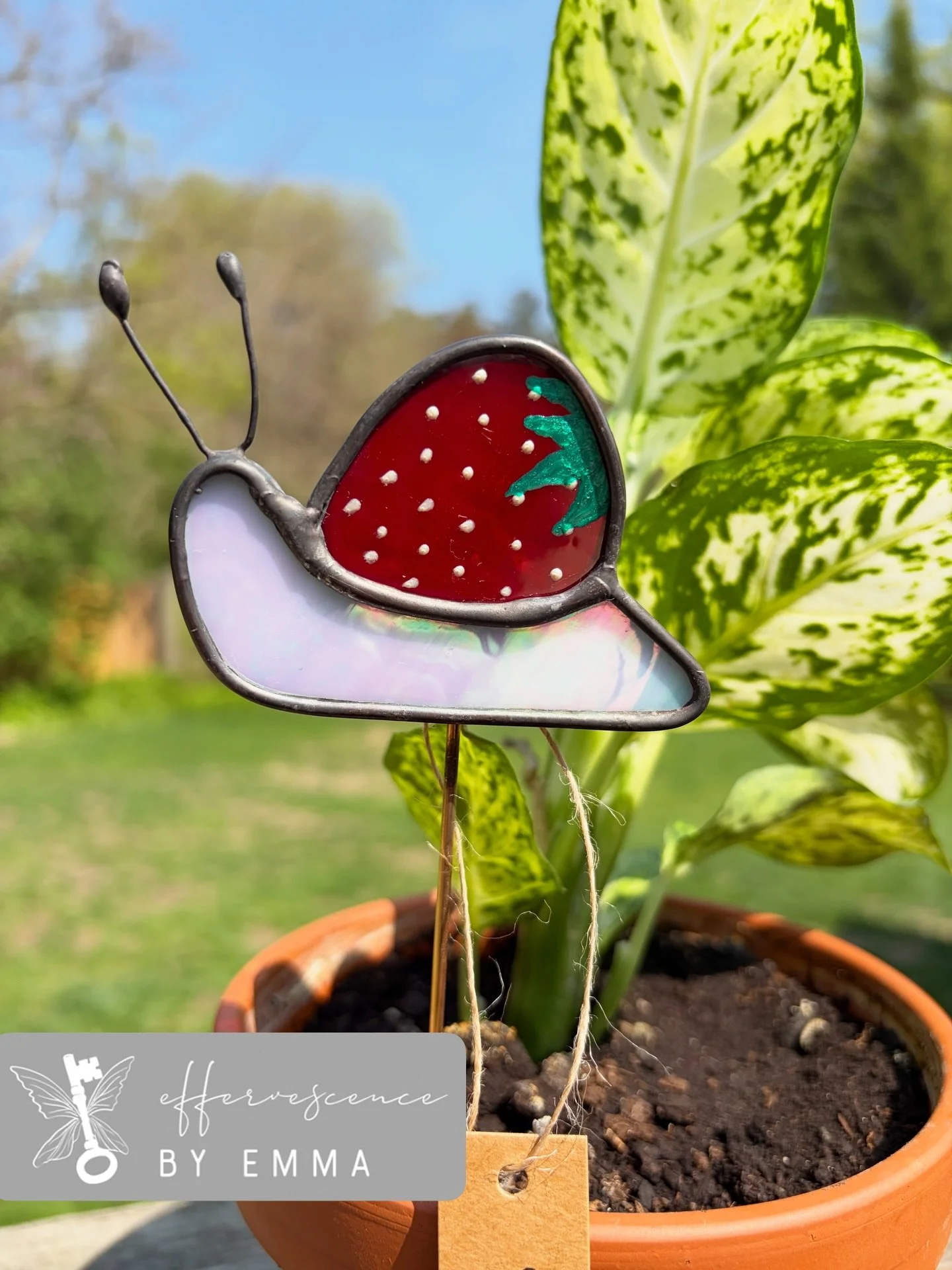 🍓🐌Strawberry snail!!! Available June 14 📍Trinity Bellwoods park!! @torontoartisan 
&bull;
#strawberry#stainedglassart#snailart#torontosummer#torontomarket