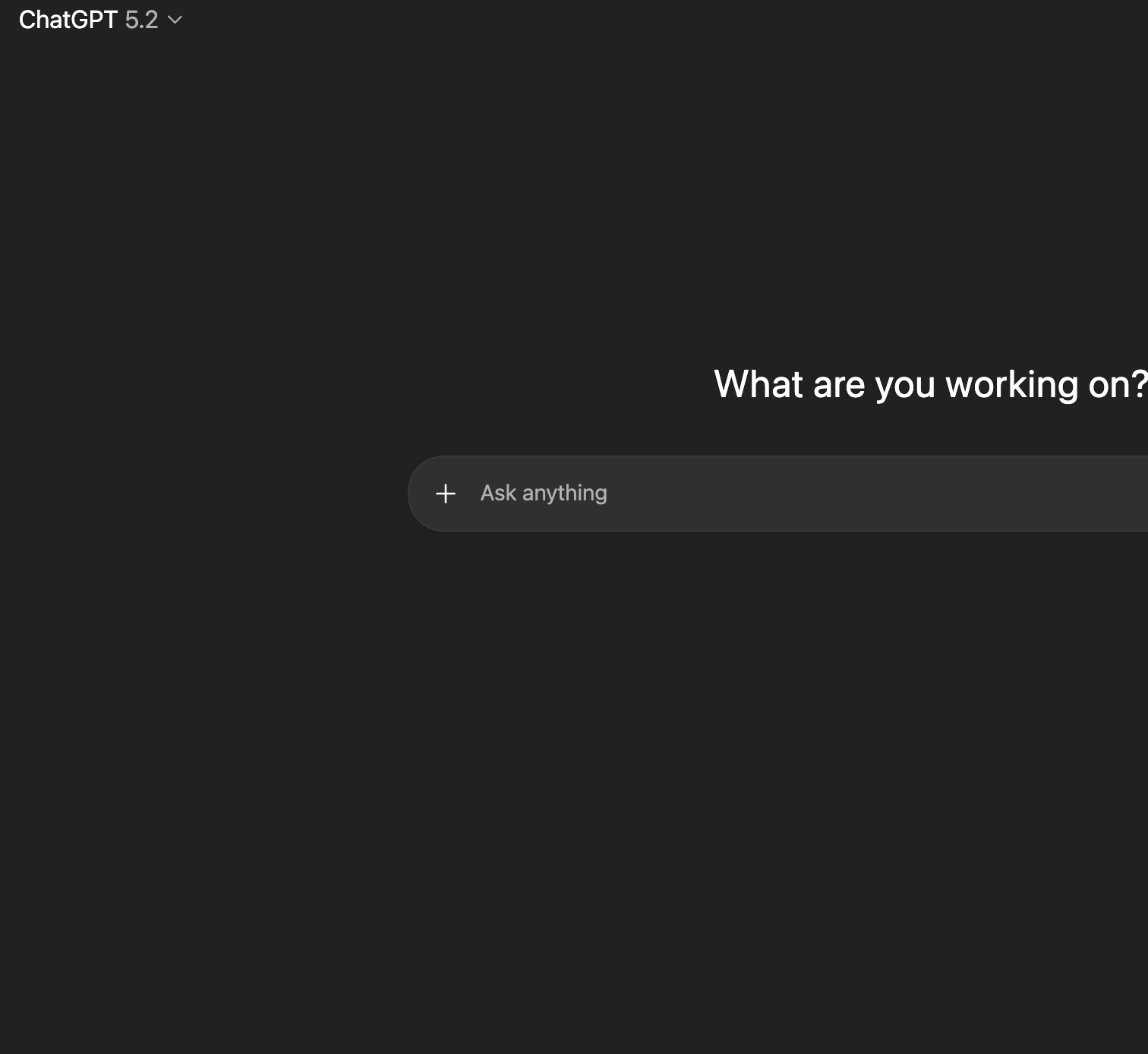 Pantalla de chat con fondo oscuro que muestra la pregunta "What are you working on?" en inglés, con un botón que dice "Ask anything".