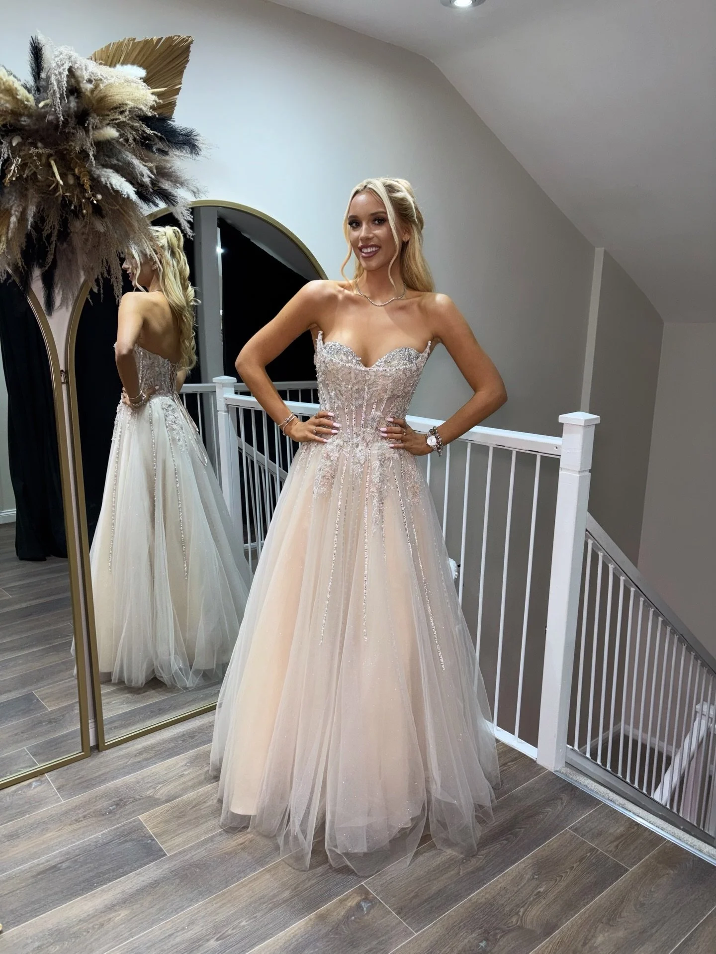 LAST MINUTE PROM SHOPPERS&hellip; THIS IS YOUR SIGN 😱✨ 
Our BIGGEST EVER SALE is on, with 100s of dresses up to 50% OFF and ready to take home the very same day🪩 no waiting, no stress&hellip; just instant prom perfection. We have a huge range of st