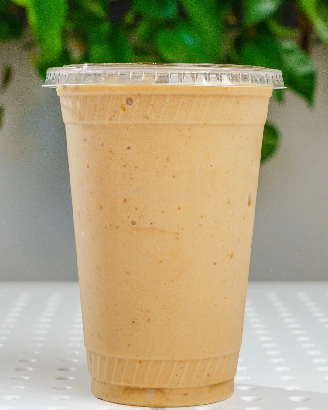 When coffee meets superfoods ☕🌿 Our Magic Mocha Smoothie blends banana, organic dates, almond milk, almond butter, maple syrup, organic coffee, and mushroom cacao powder into one energizing sip. Vegan, gluten-free, and seed oil-free 💚
Dine in or or