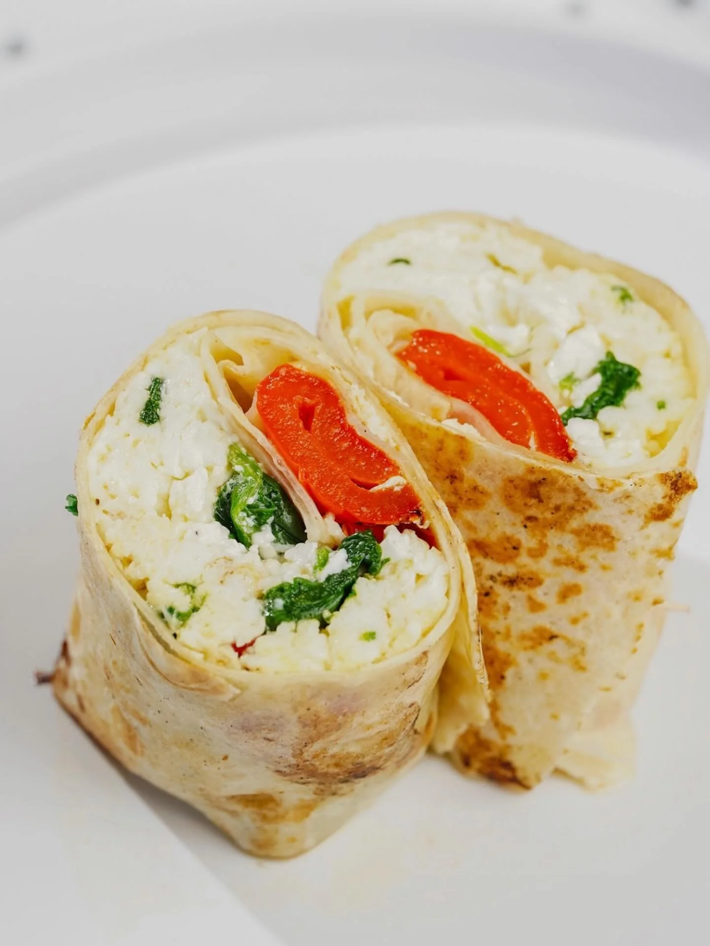 All-day goodness in every bite! 🍳 @gardenbutcher &lsquo;s Spinach &amp; Egg White Wrap is packed with cage-free egg whites, organic baby spinach, red bell peppers, and creamy sheep&rsquo;s milk feta, wrapped in a @sietefoods certified gluten-free wr