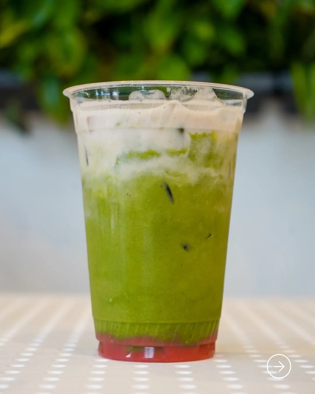 Where matcha meets a hint of berry 🍓🍵
Iced ceremonial matcha latte finished with our house-made strawberry pur&eacute;e and organic almond milk cold foam.
Swipe to see the benefits &rarr;
.
.
.
gardenbutcher matchalatte organic strawberrymatcha mat