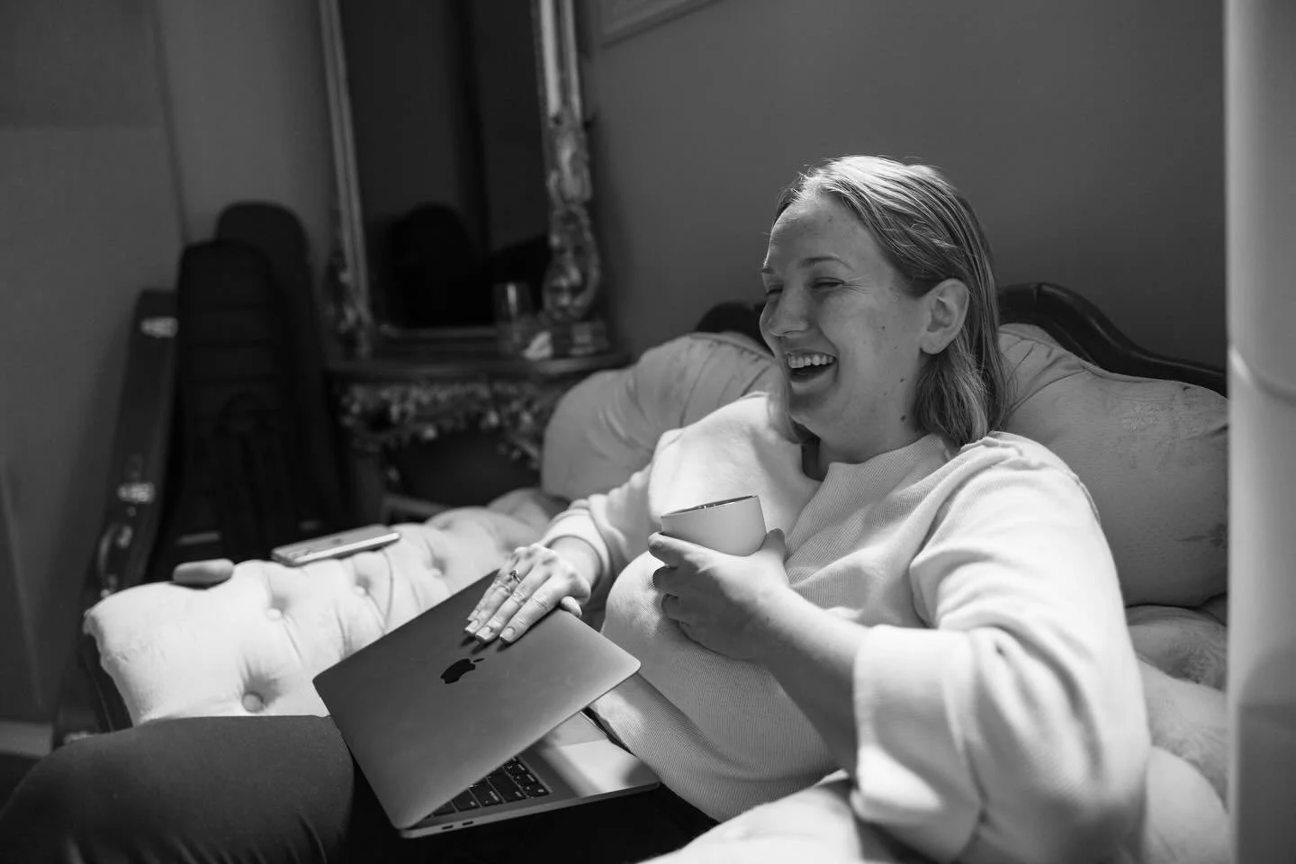 Laughter is the best medicine ✨ in recording this record, I dealt with a lot of big emotions and big releases from many years of dealing with pain behind the scenes. It was such a gift to be able to work with people who could hold space for me in tho