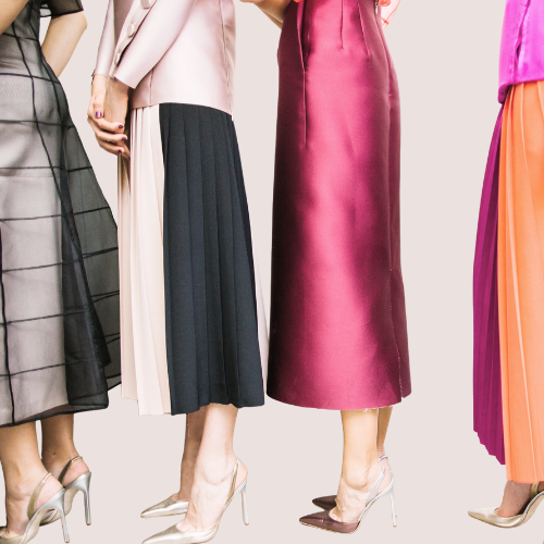 Nahaufnahme von vier Frauen in eleganten Röcken und High Heels, nur ihre Hüften und Beine sichtbar.