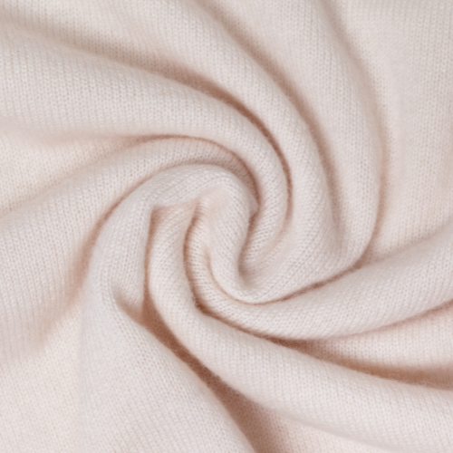 Detailaufnahme einer gefalteten weißen Stoff minimalistische, cleane Struktur.
