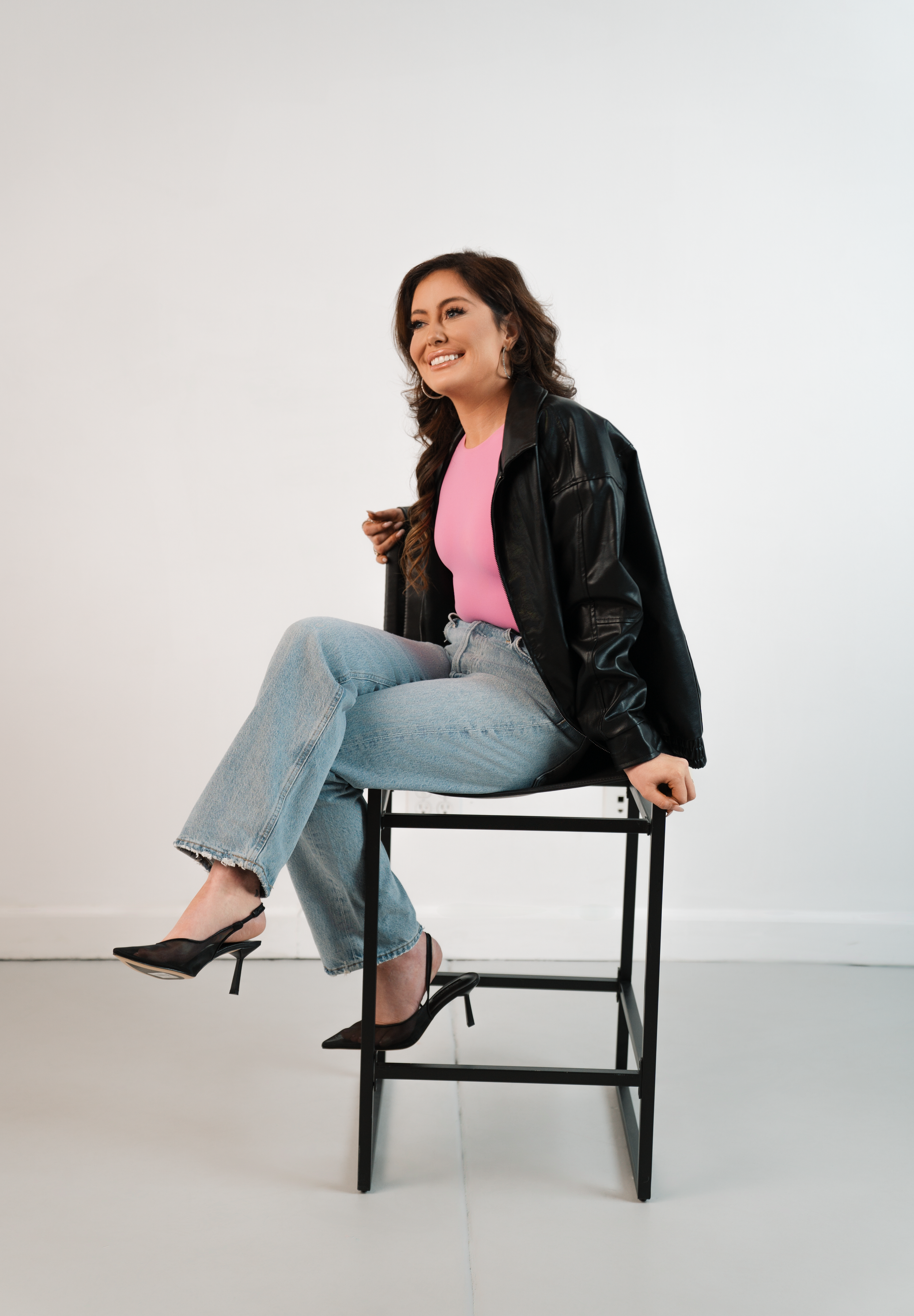 Best spray tan training coach in Port St. Lucie — The Glow Haven founder teaching future spray tan artists