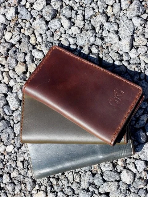 👀 Can you guess which one has kangaroo leather pockets? 🦘

#leathercraft #handmade #wallet