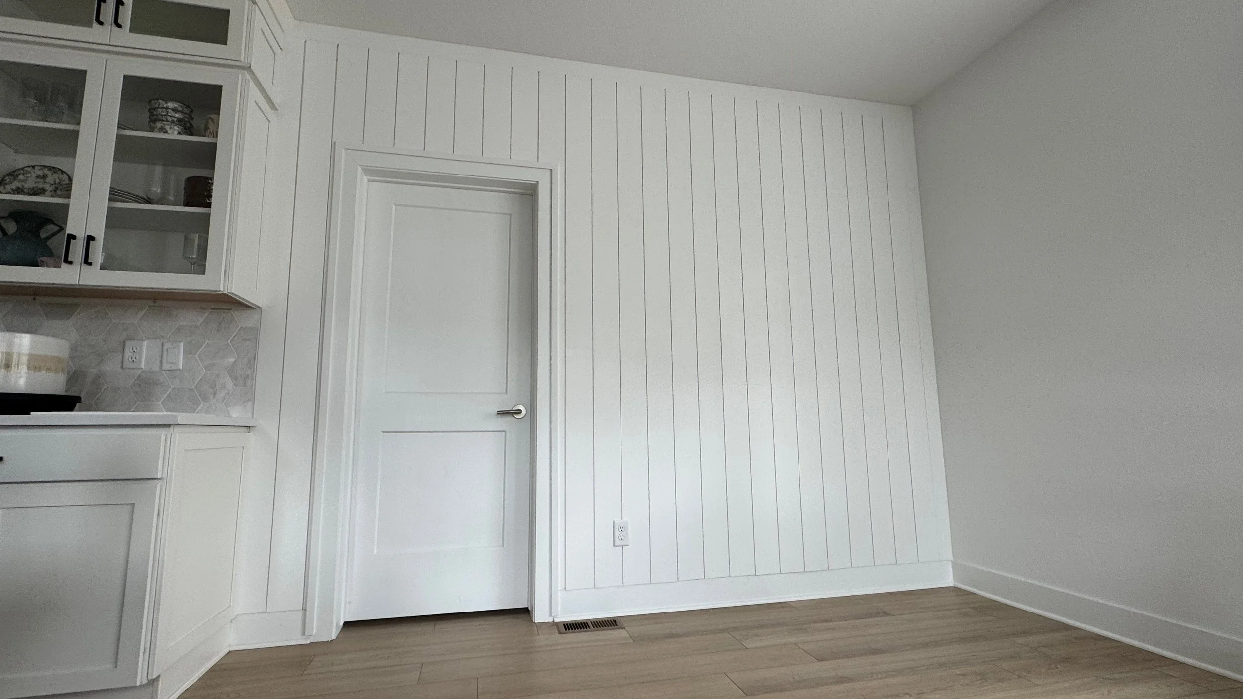 Tampa Kitchen Accent Wall Installation – Vertical Shiplap Design