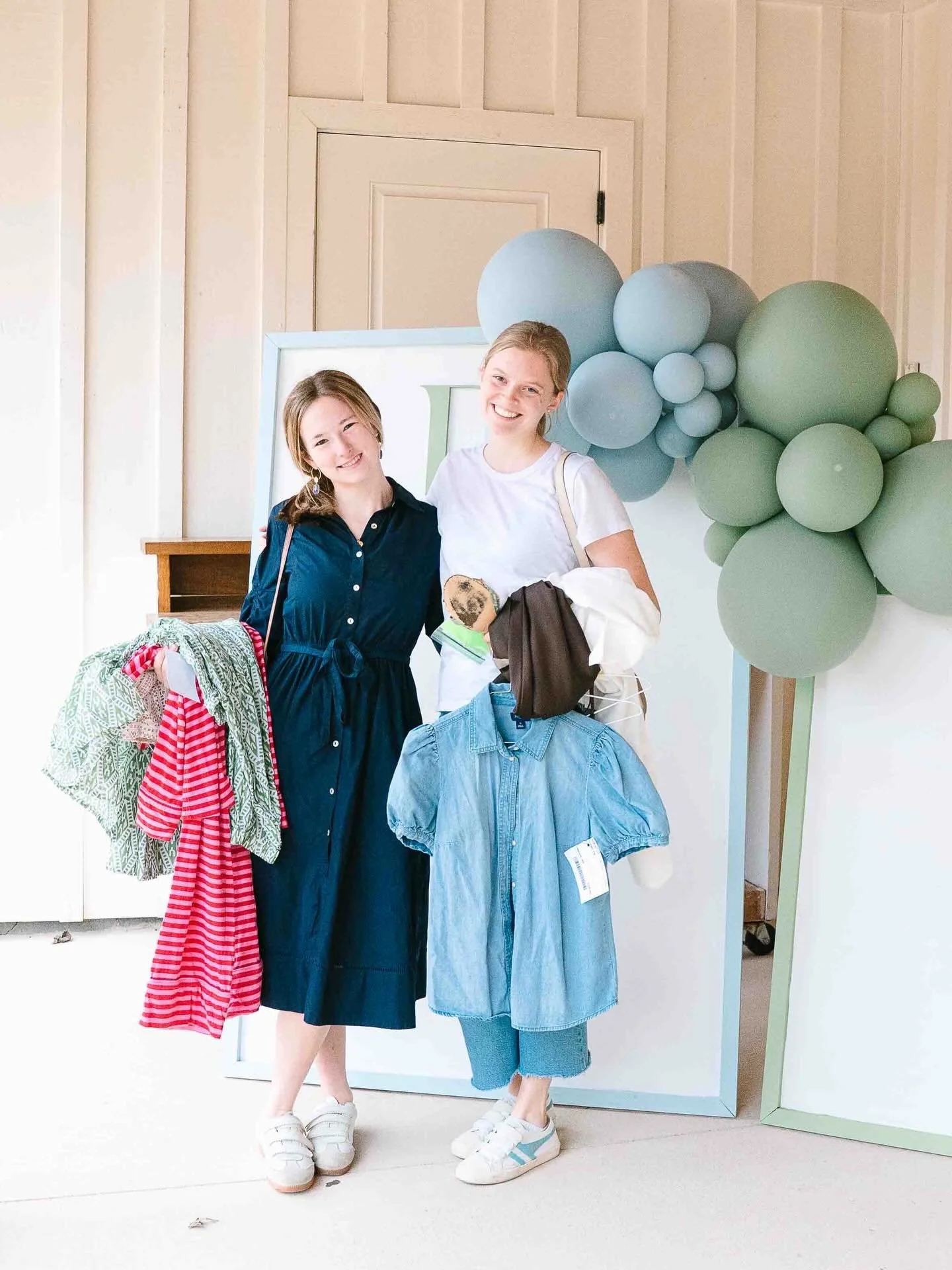 Happy almost weekend!!! 

It&rsquo;s time to call your friends, grab a coffee, and come shop til you drop 🤭👯&zwj;♀️

Rebrand hours:
Friday 10a-6p
Saturday 10a-8p
Sunday (Half off!) 12p-4p

Come find your new closet! 

#auburnalabama #shopauburn #re