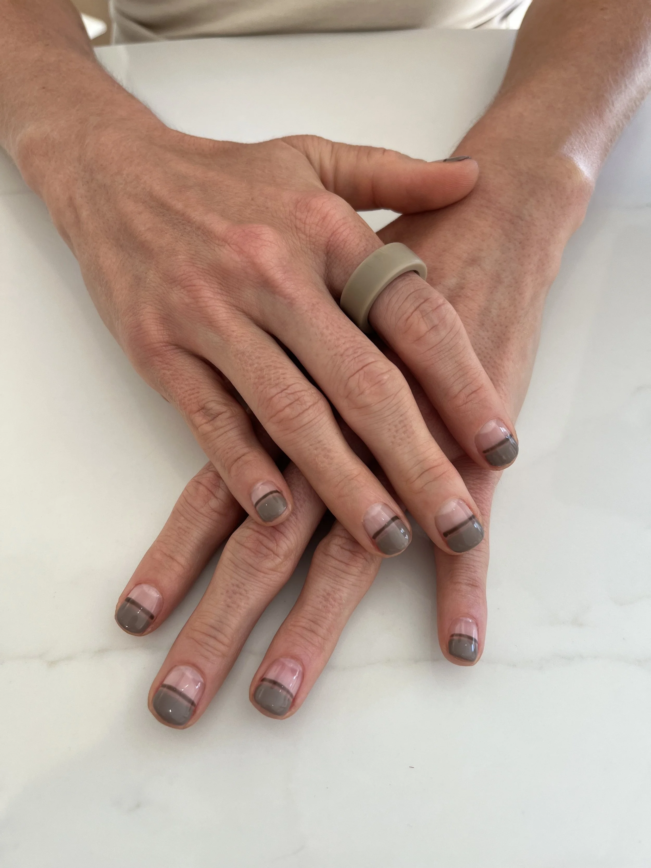 Gel manicure with a grey geometric design
