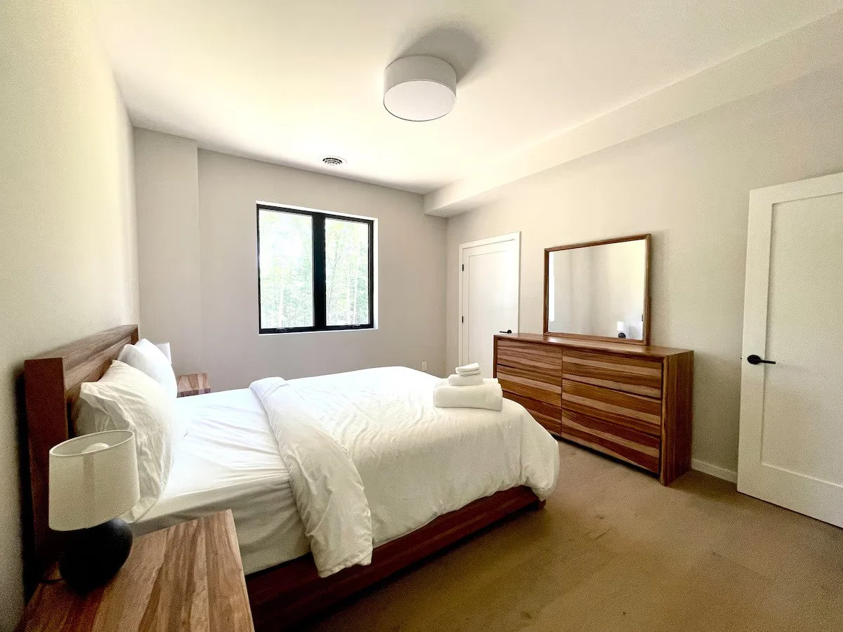 Room 3 - 1 Queen Bed With Private Bath (Price Is for 2 People)