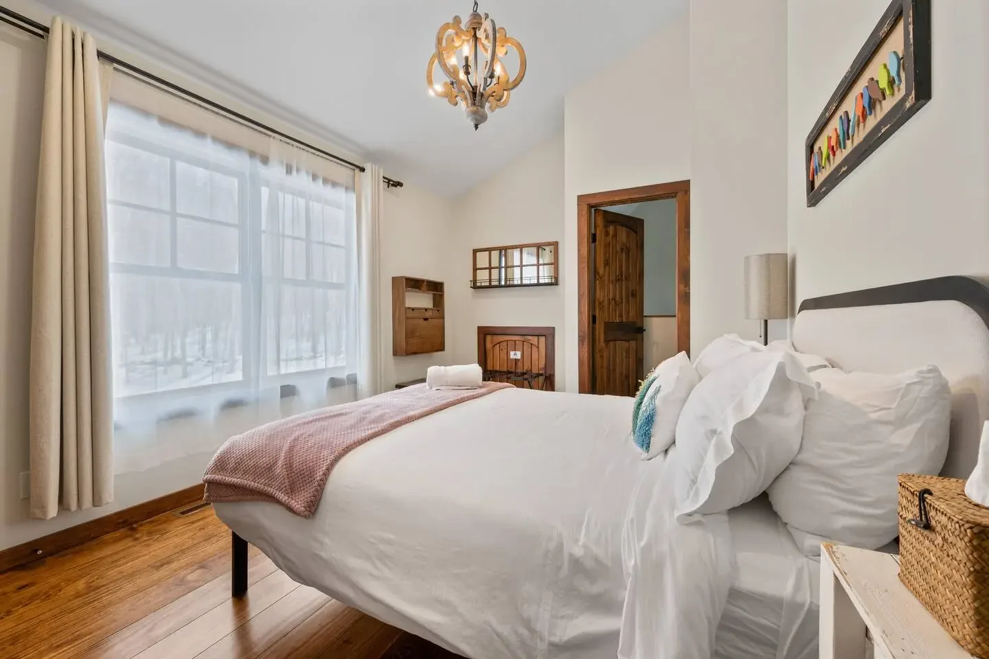 bedroom_5_3.webp (Copy)