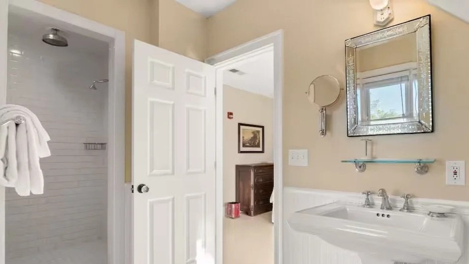 Bath2.jpg (Copy)