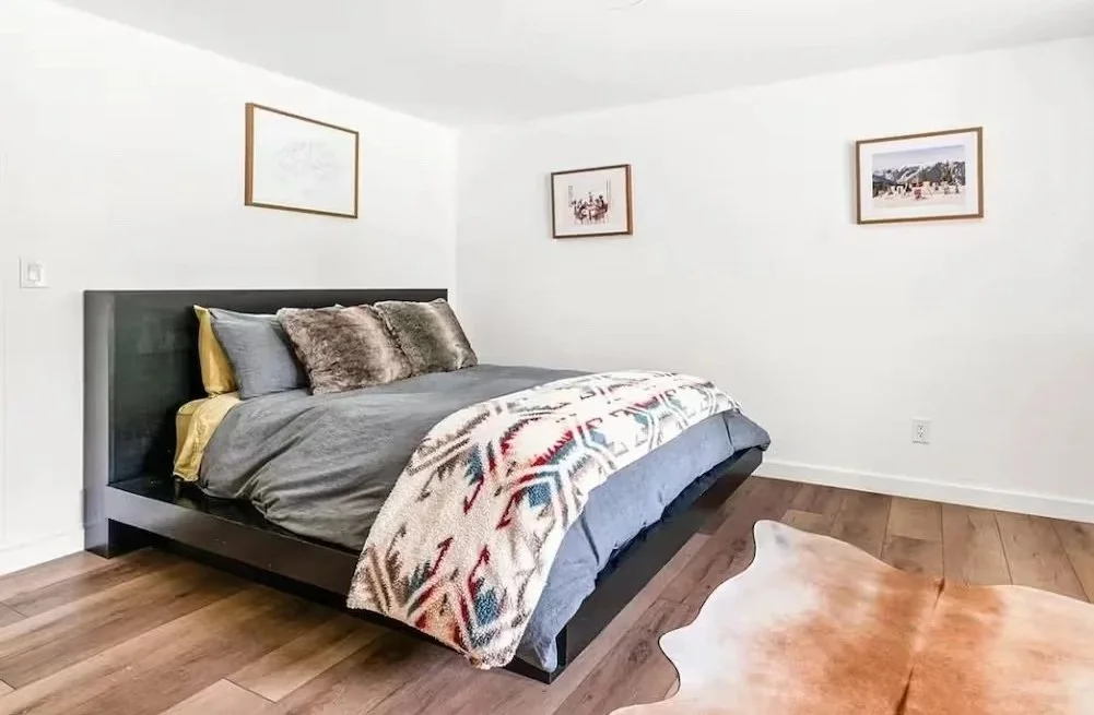 King Bed Aug. 21-23