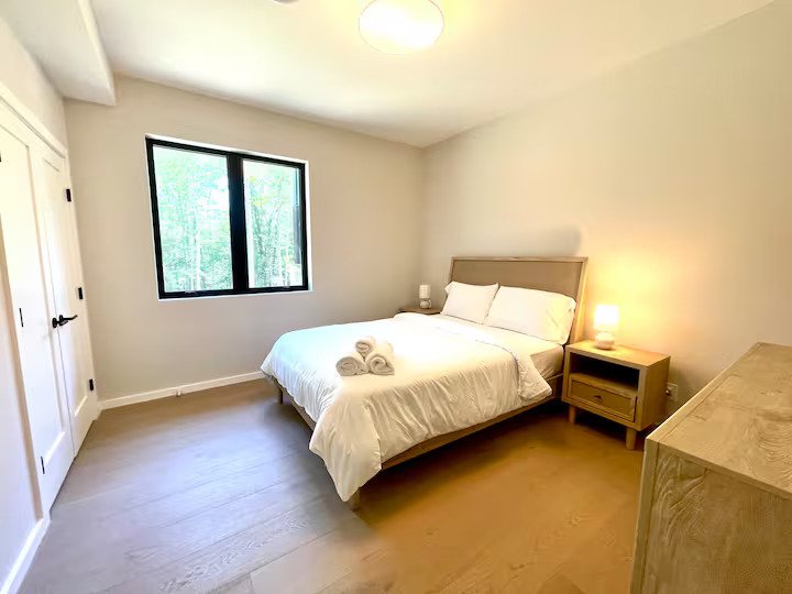 Room 1 - Queen Bed With Private Bath (Price Is for 2 people)