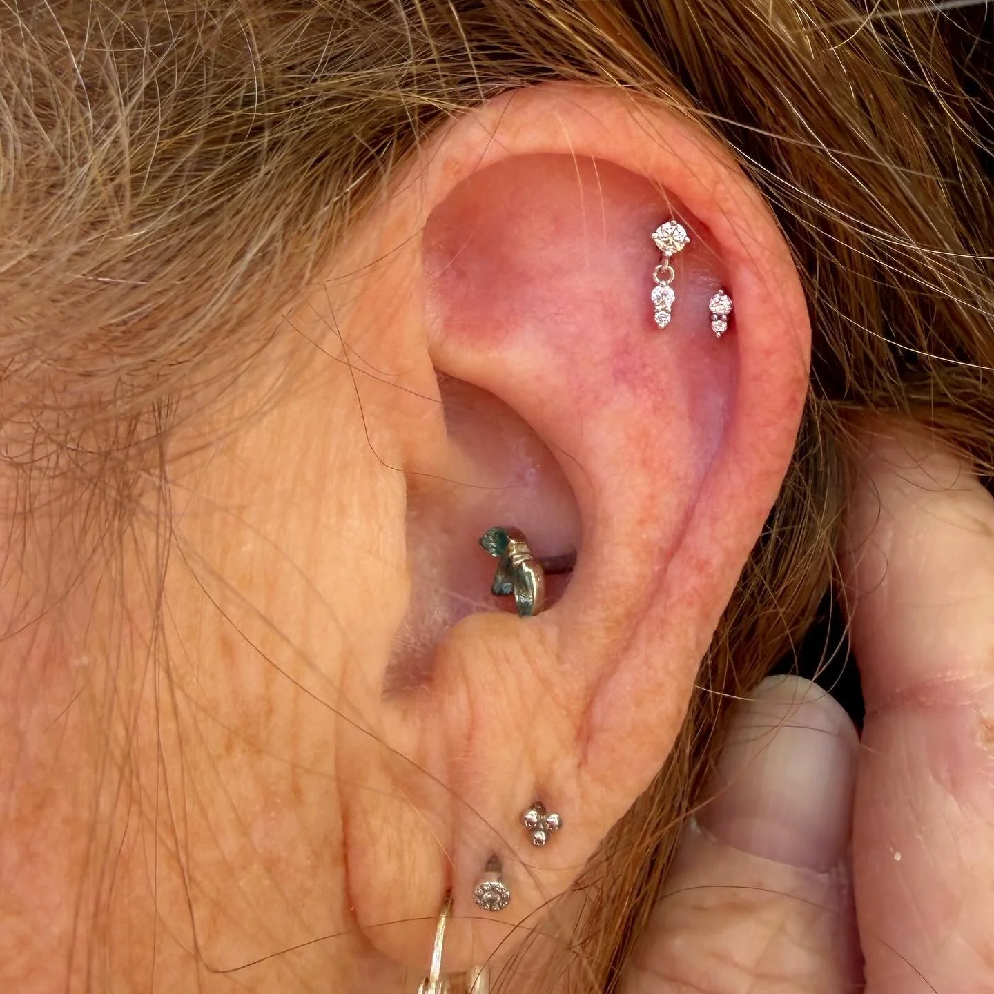 The perfect pair ✨ @tom_the_piercer added these two new cartilage piercings with jewelry from  @emberbodyjewelry !