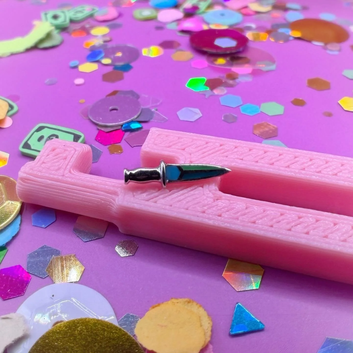 We still have this gorgeous dagger from @pupil.hall available! This piece has bright pops of blue and green enamel details, which always look great in white gold. It would work well for most ear piercings!