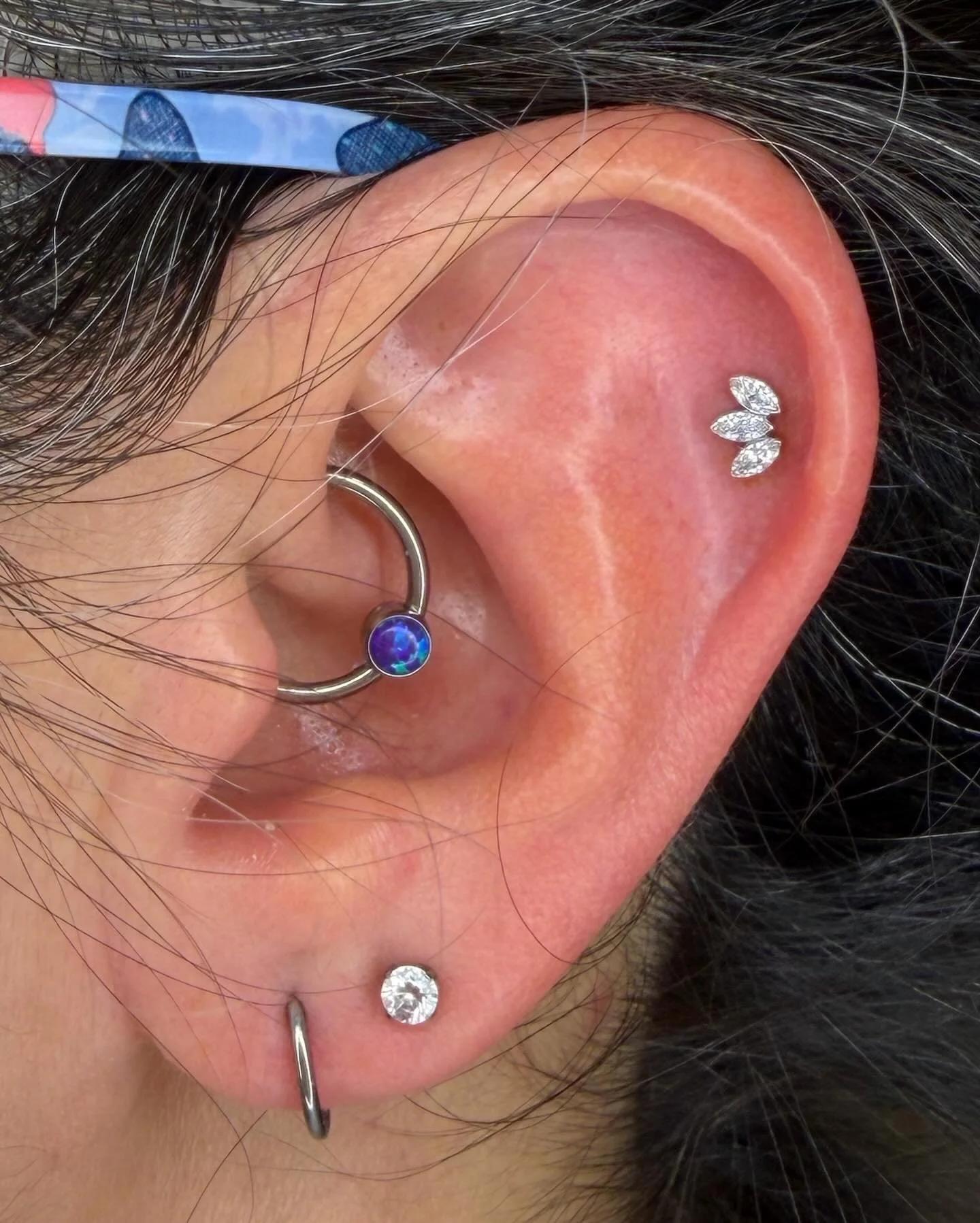 A super cute new helix piercing done by @beeholiday1701 using white gold jewelry from @anatometalinc !