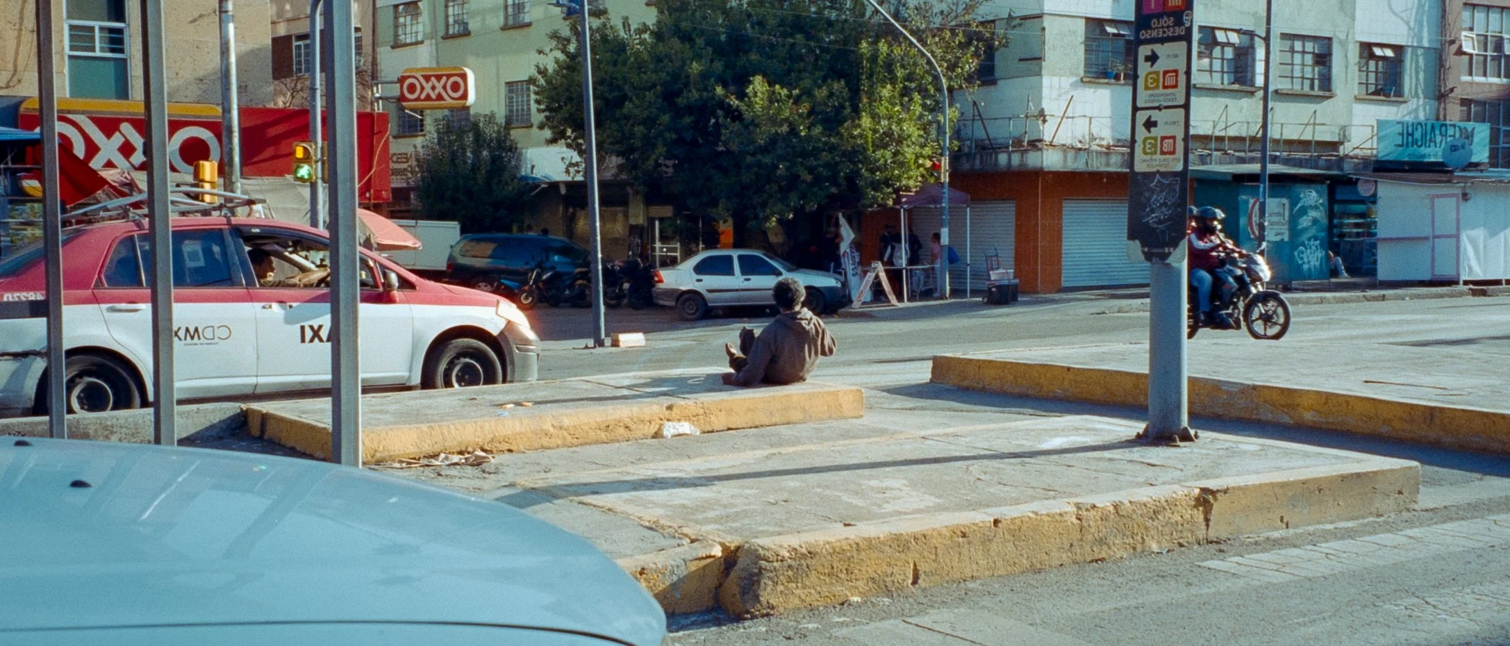 FILM_SCAN_20260430-053-FILM_SCAN_20260430-053CINESTILL800_2EXPORTS_YAZDI.jpg