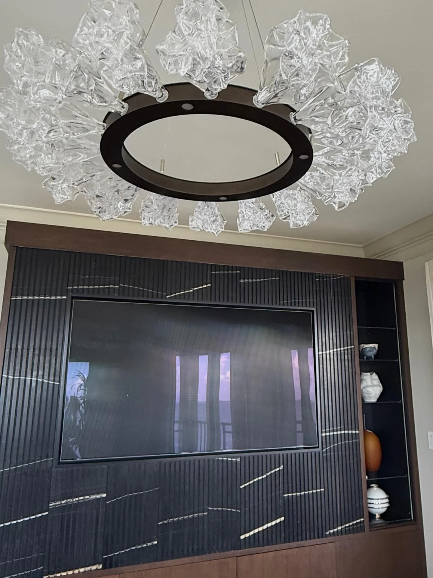 📸Getting ready to finally photograph this gorgeous condominium remodel. Excited to share😍

#luxuryhomes #remodel #custom #uniquedesign