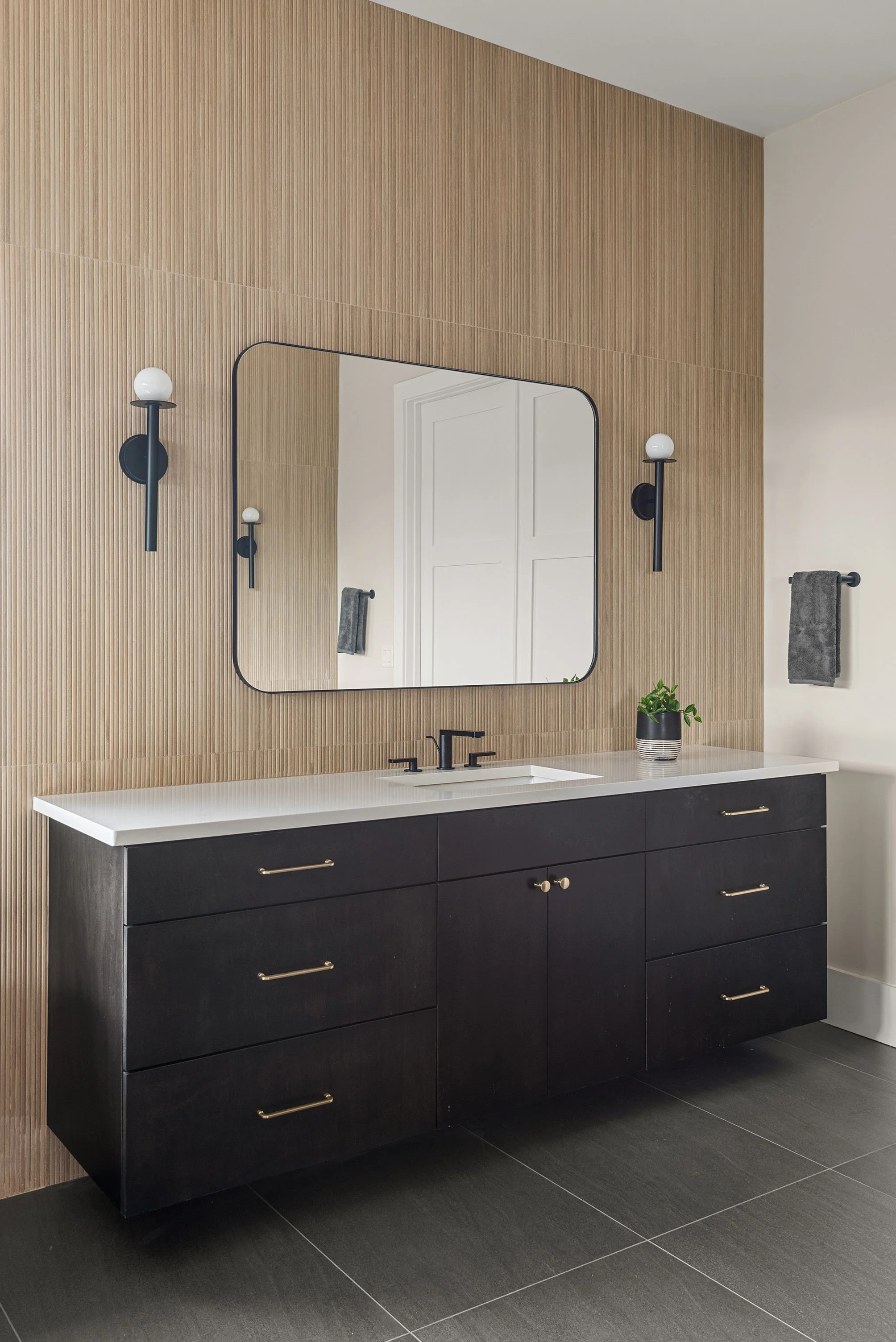 4300 Bayshore Blvd NE (41).jpg