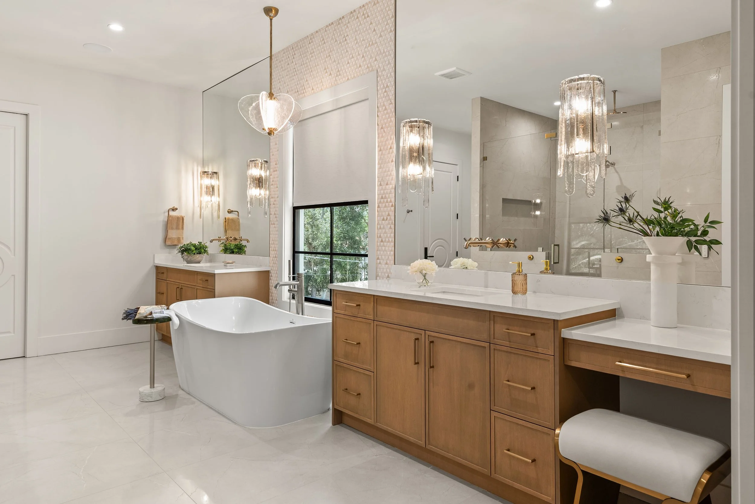 5005 S The Riviera St (37).jpg