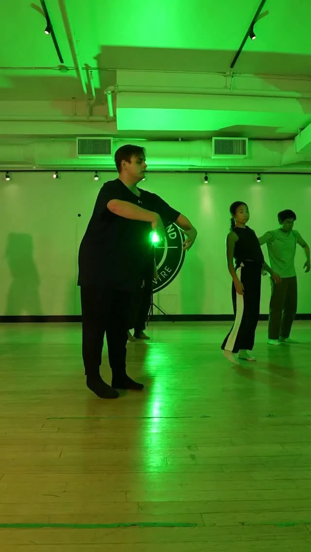 Green Light π
Choreography: Moi βπ»
Come dance with meπ
#dawsonlloydchoreography #toronto #dance #impetusmovement #dance #choreography #artist #lorde