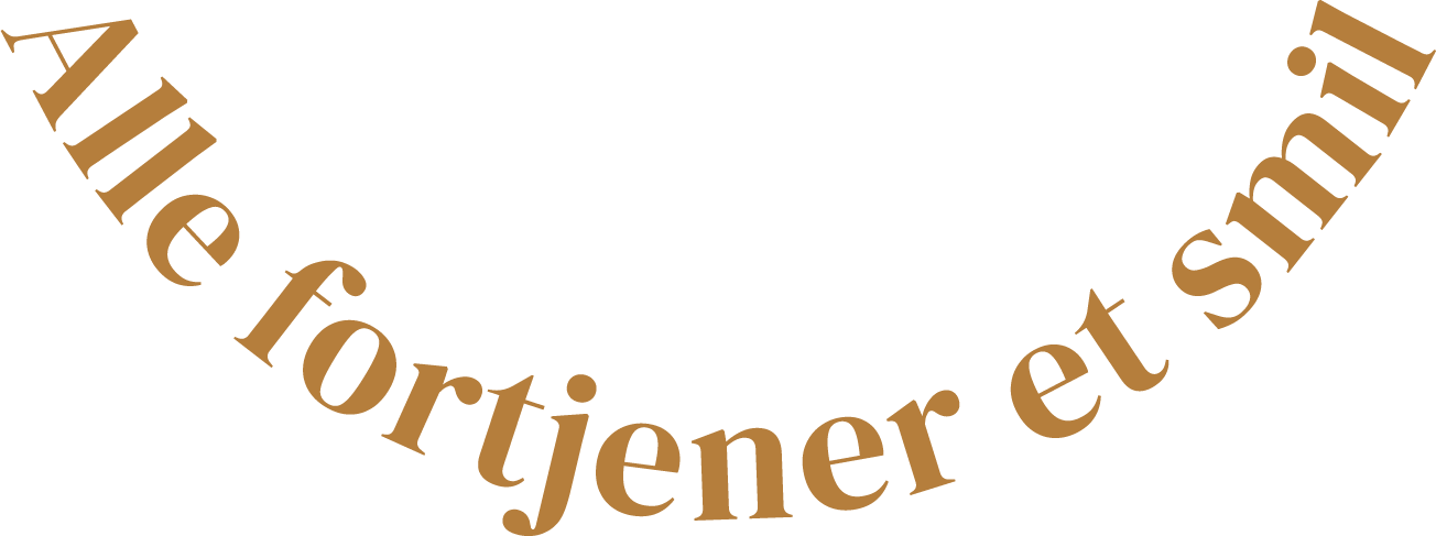 Bølgeformet tekst med den danske sætning 'Alle fortjener et smil' skrevet i guldfarvet skrift.