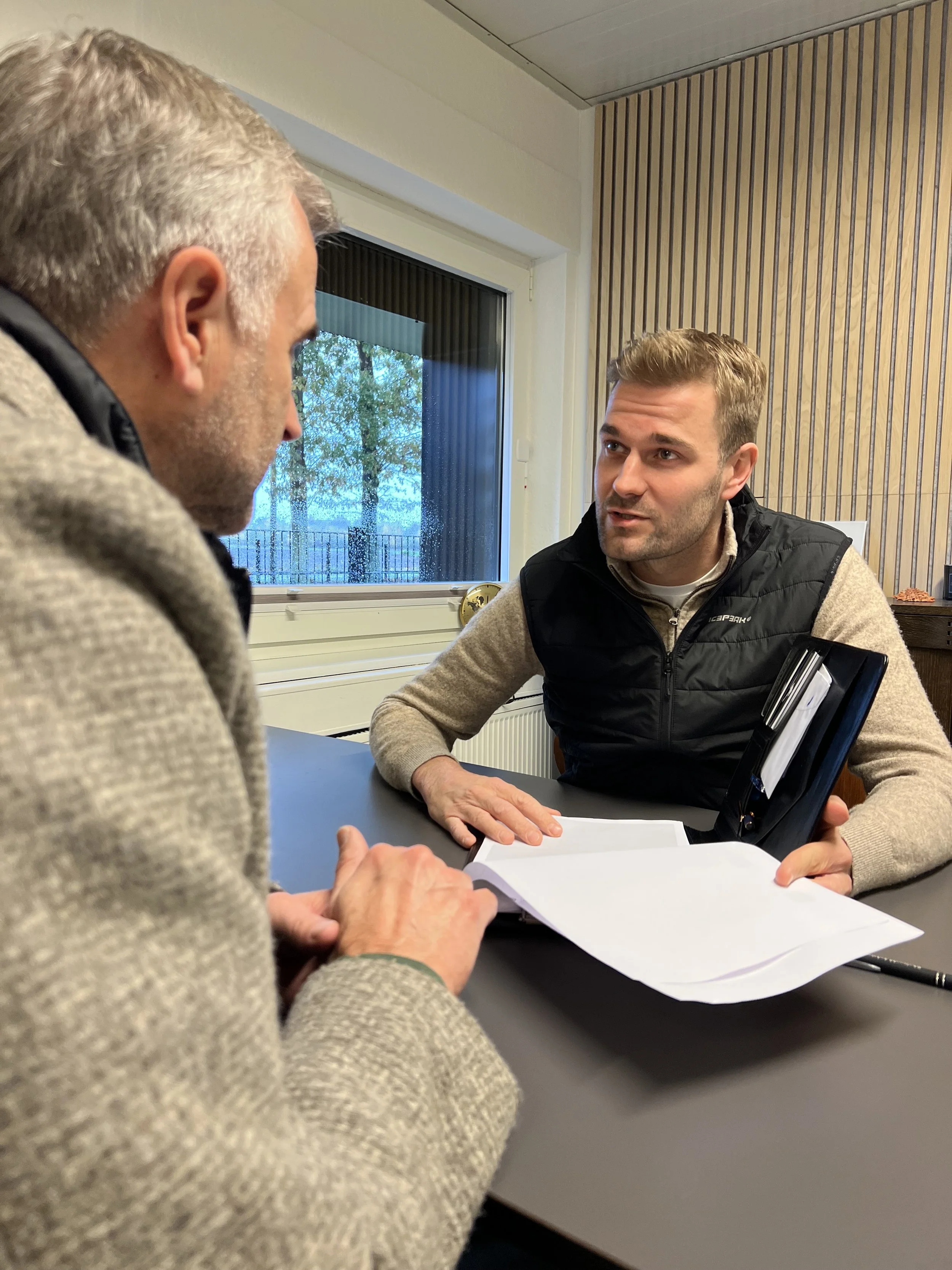 Rheinveld Auktionen und Nachlassauflösung - Wir bewerten Möbel, Kunst, Schmuck und weitere Wertgegenstände fachgerecht und marktgerecht.