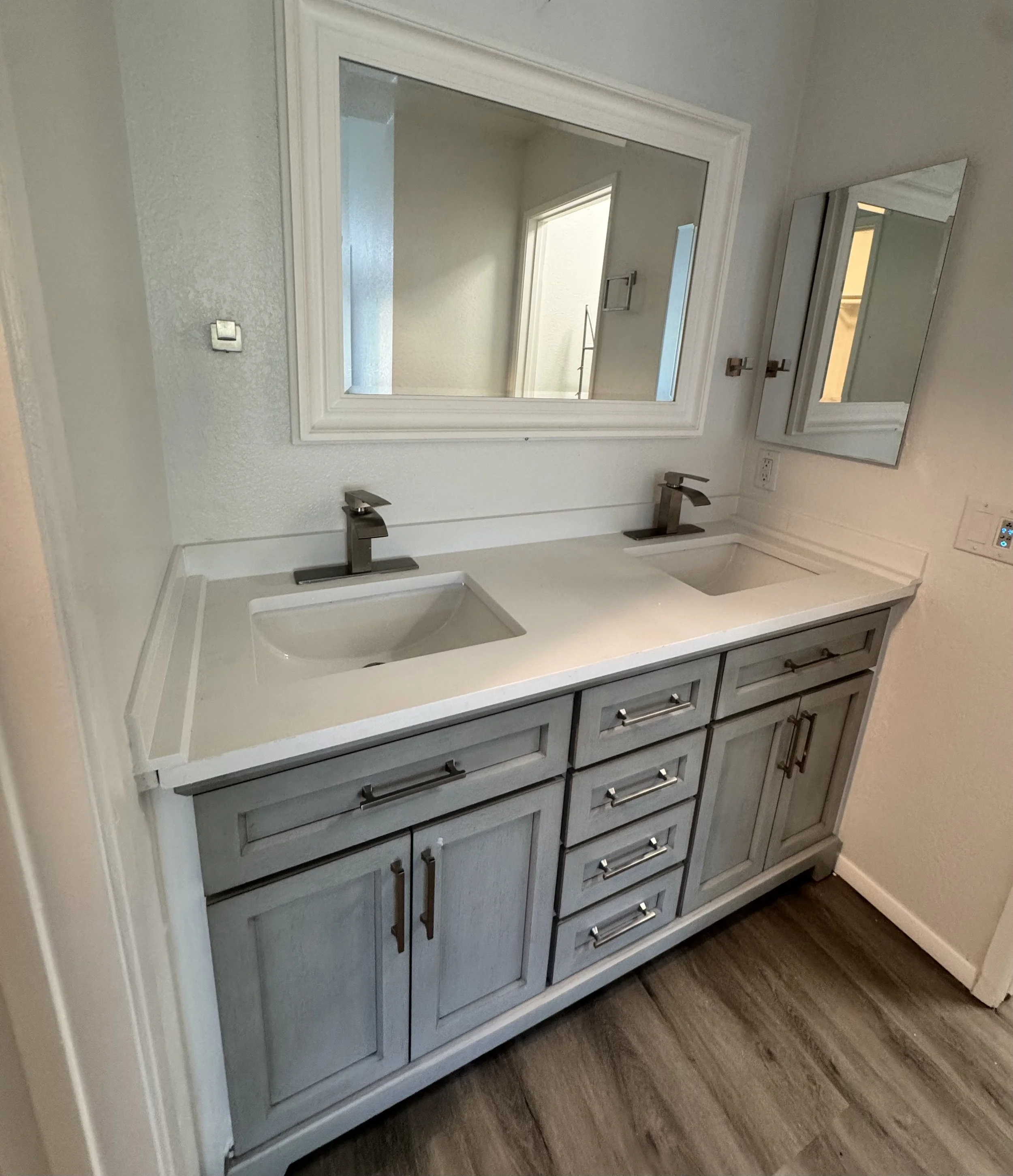 Bathroom Photo 1.jpg