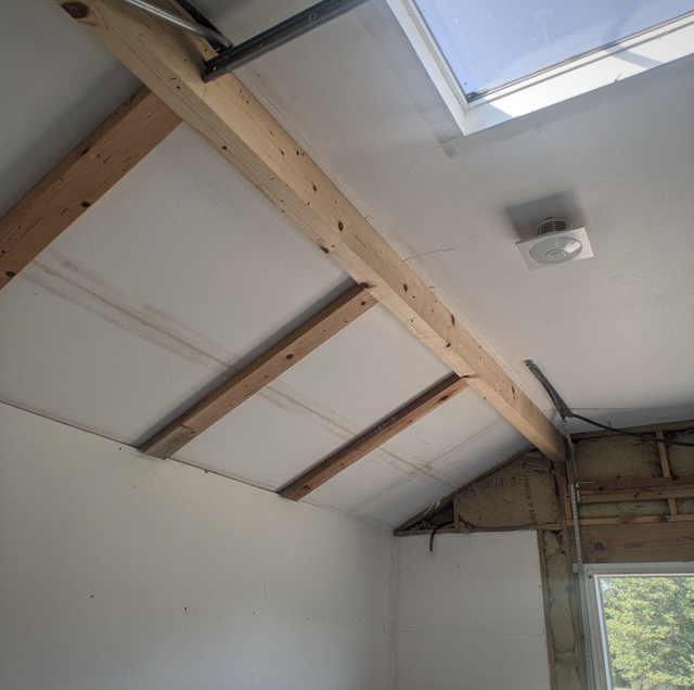 Cathedral ceiling with exposed rafters and no attic space