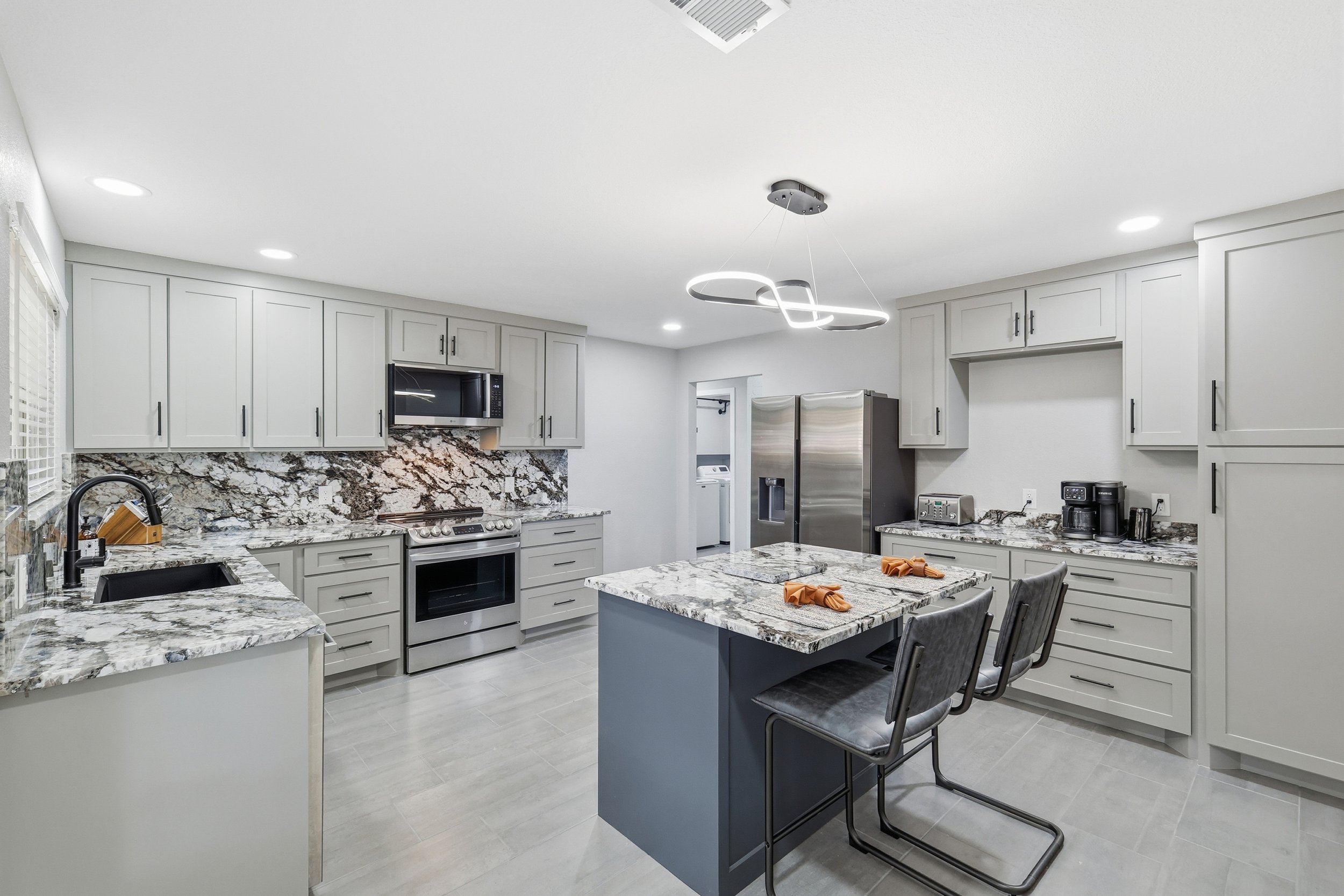 2010 new kitchen 2.jpg