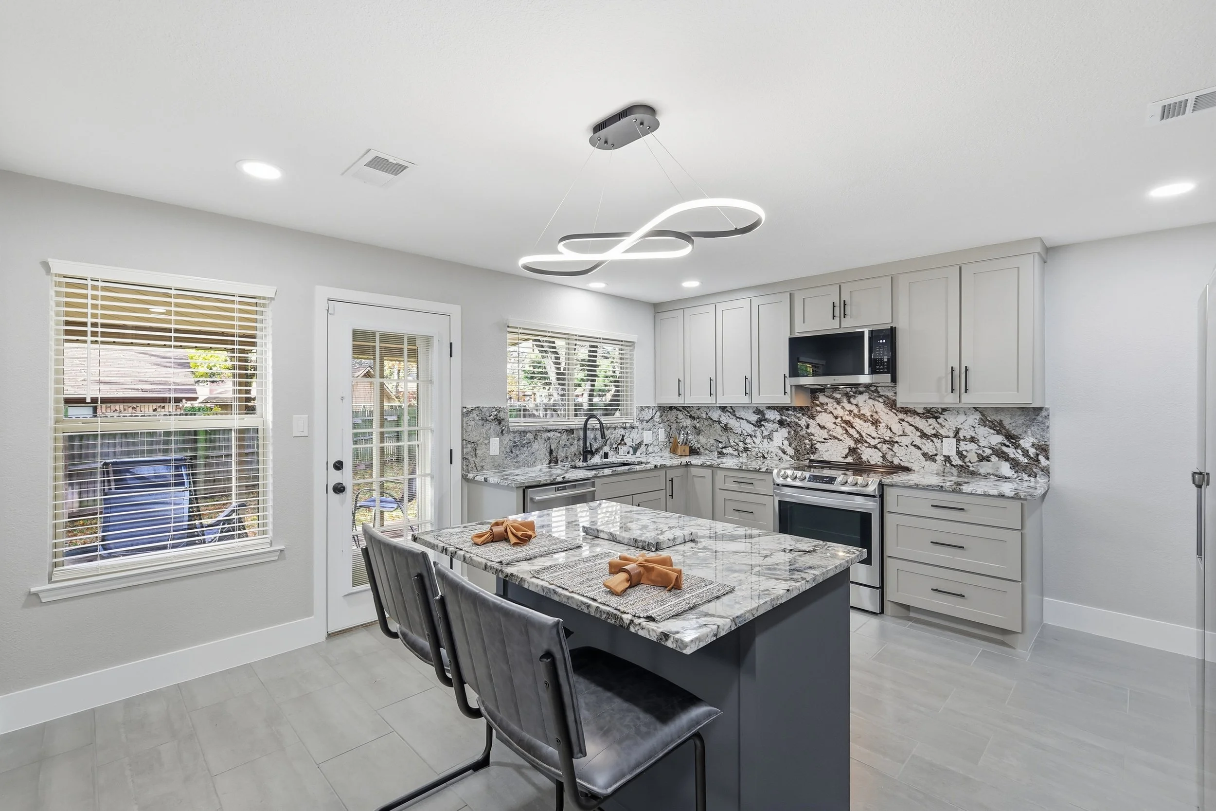 2010 new kitchen 4.jpg