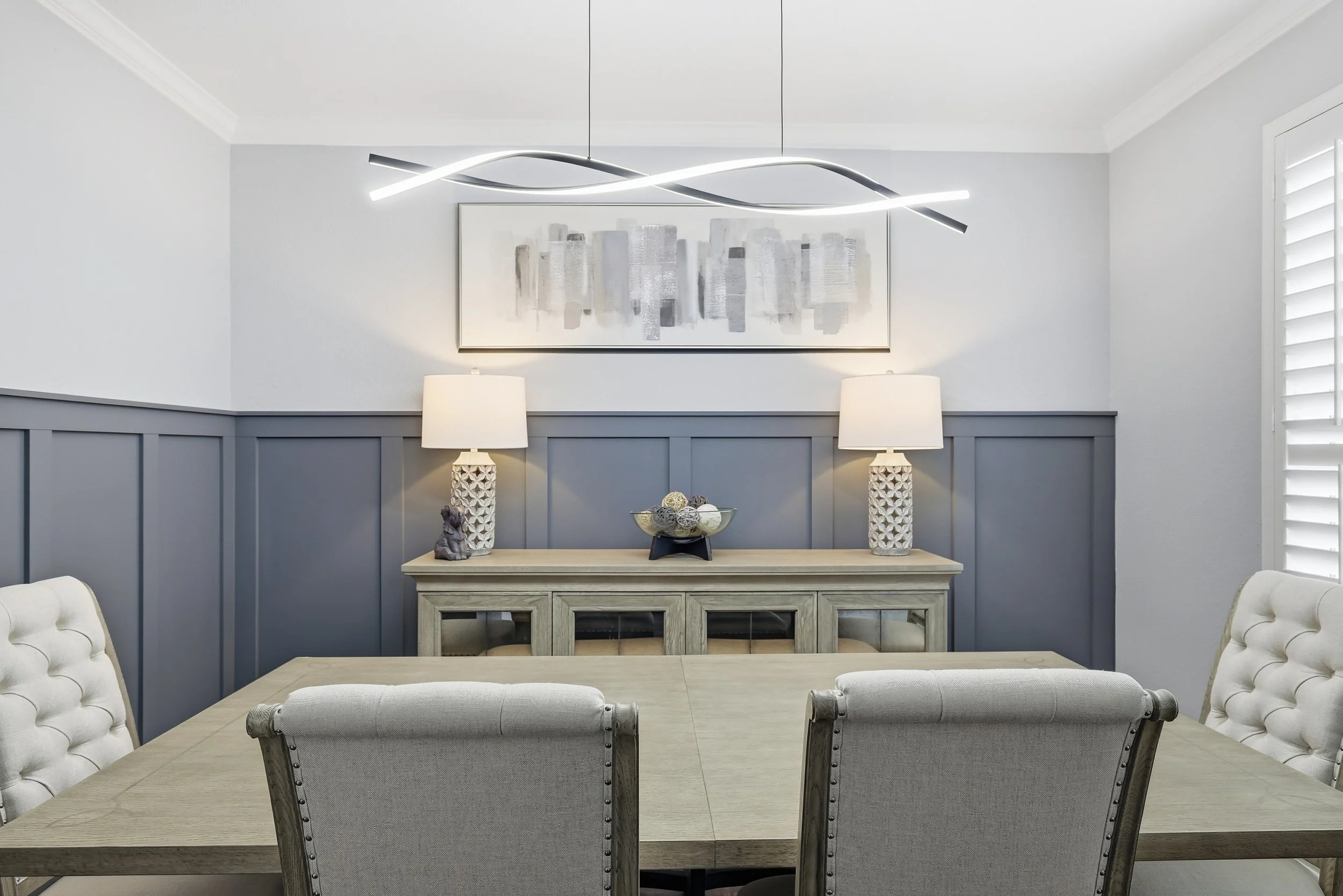 close shot front view wainscotting.jpg