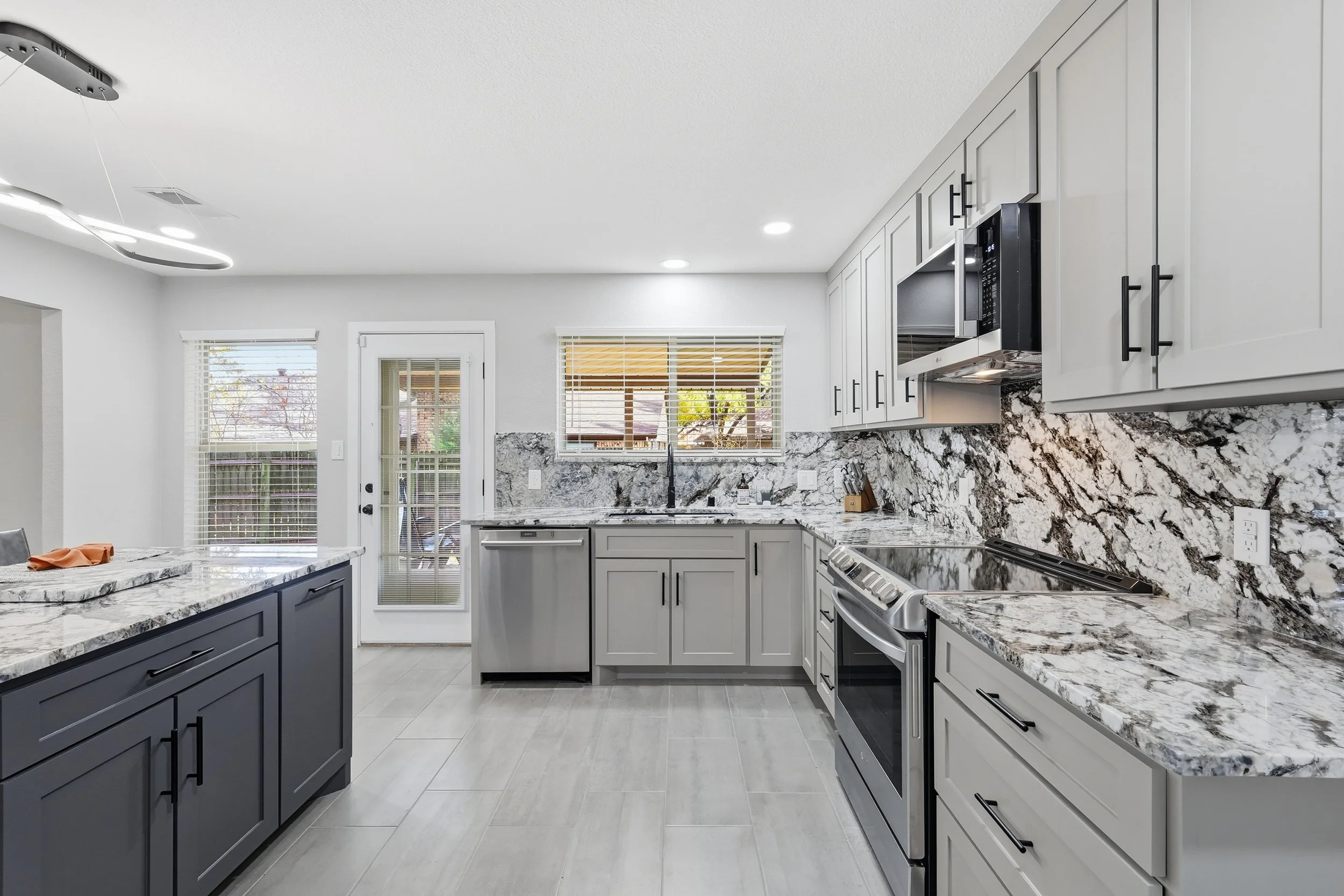 2010 new kitchen 5.jpg