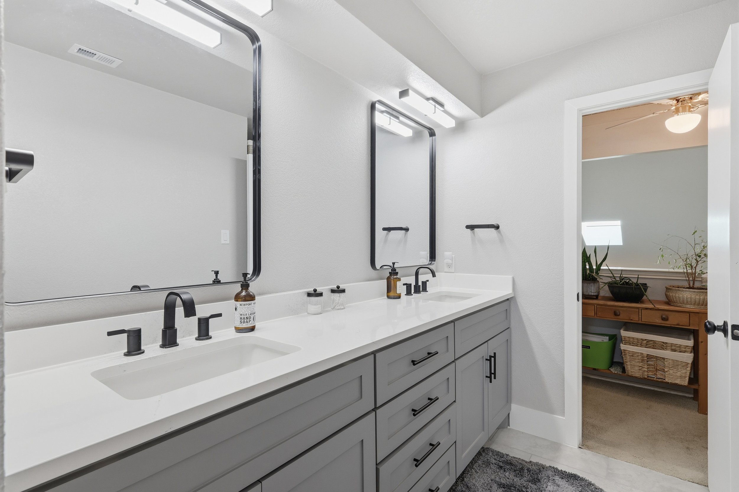 2010 new up bath vanity 2.jpg