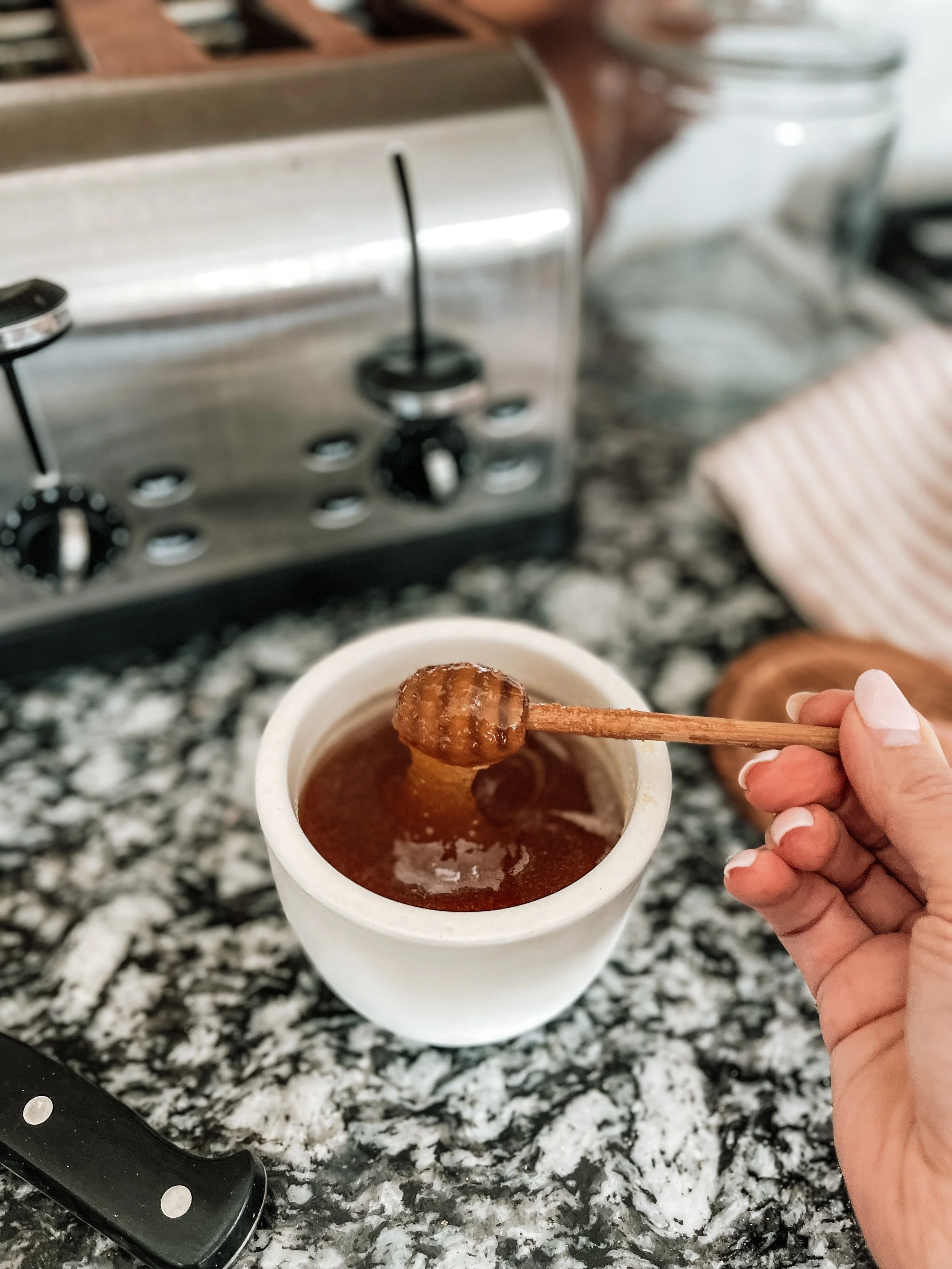 honeypot-on-kichen-counter