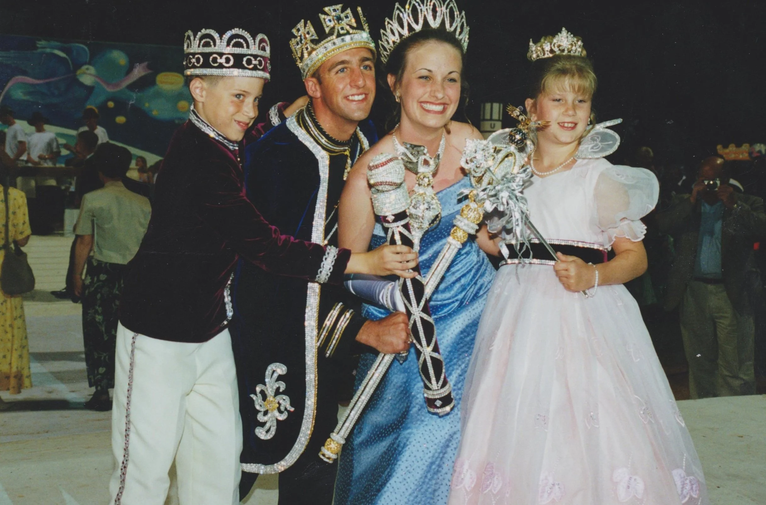 2000 junior and senior royalty at coronation