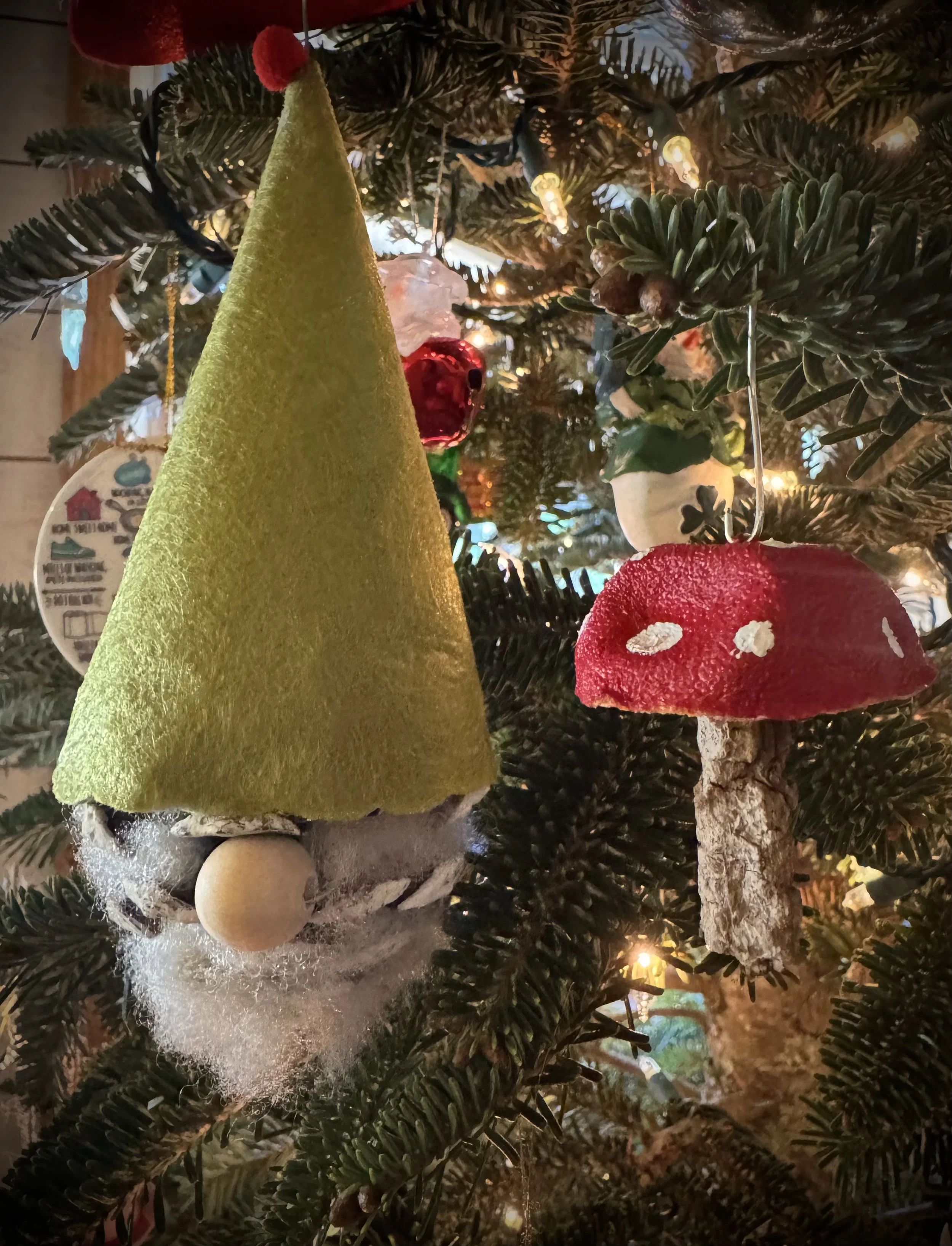 Maker’s Monday- Pinecone Gnomes &amp; Mushrooms