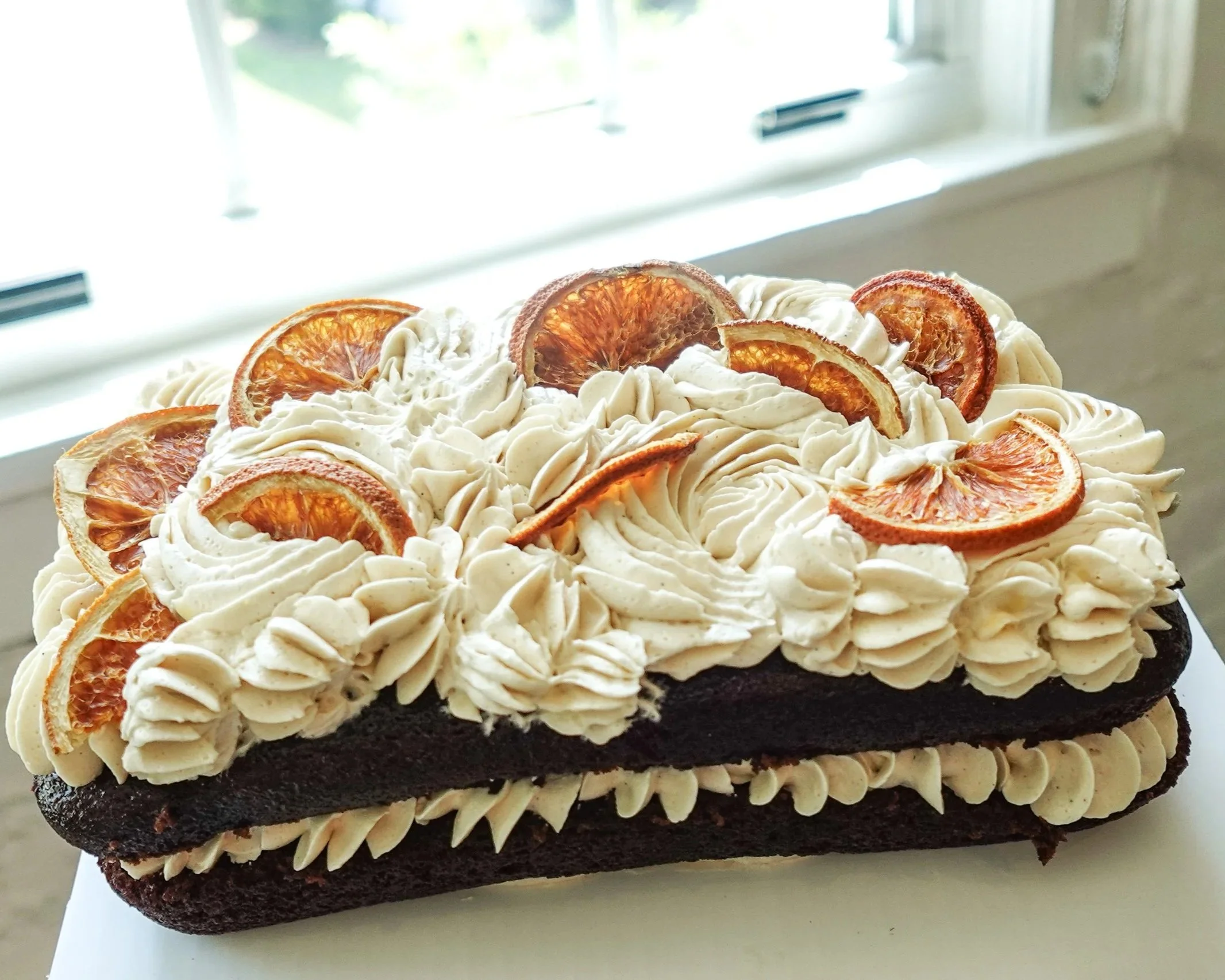 Dark Chocolate espresso with
Roasted Peanut Buttercream
